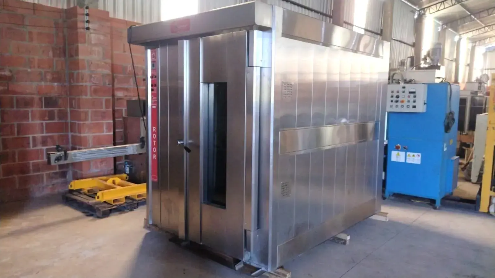 forno-rotativo-a-gas-em-inox-com-carrinho-duplo-marca-supremax