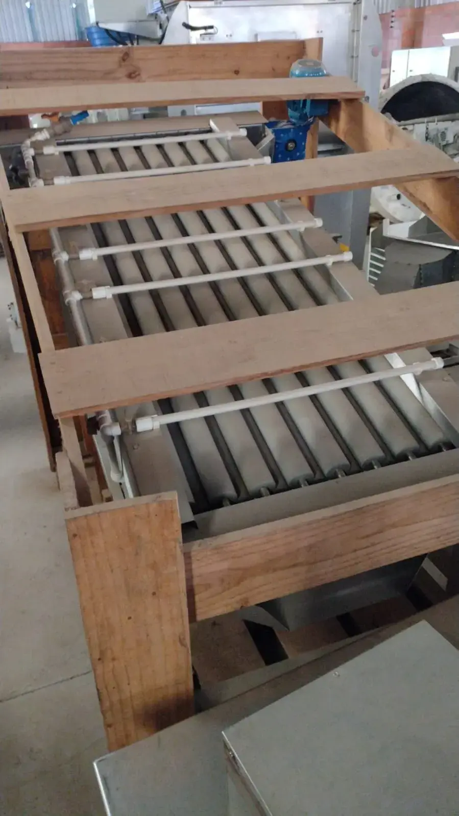 descascadora-e-classificadora-de-camarao-e-frutos-do-mar-marca-rs-maquinas-e-equipamentos-industriais-ltda