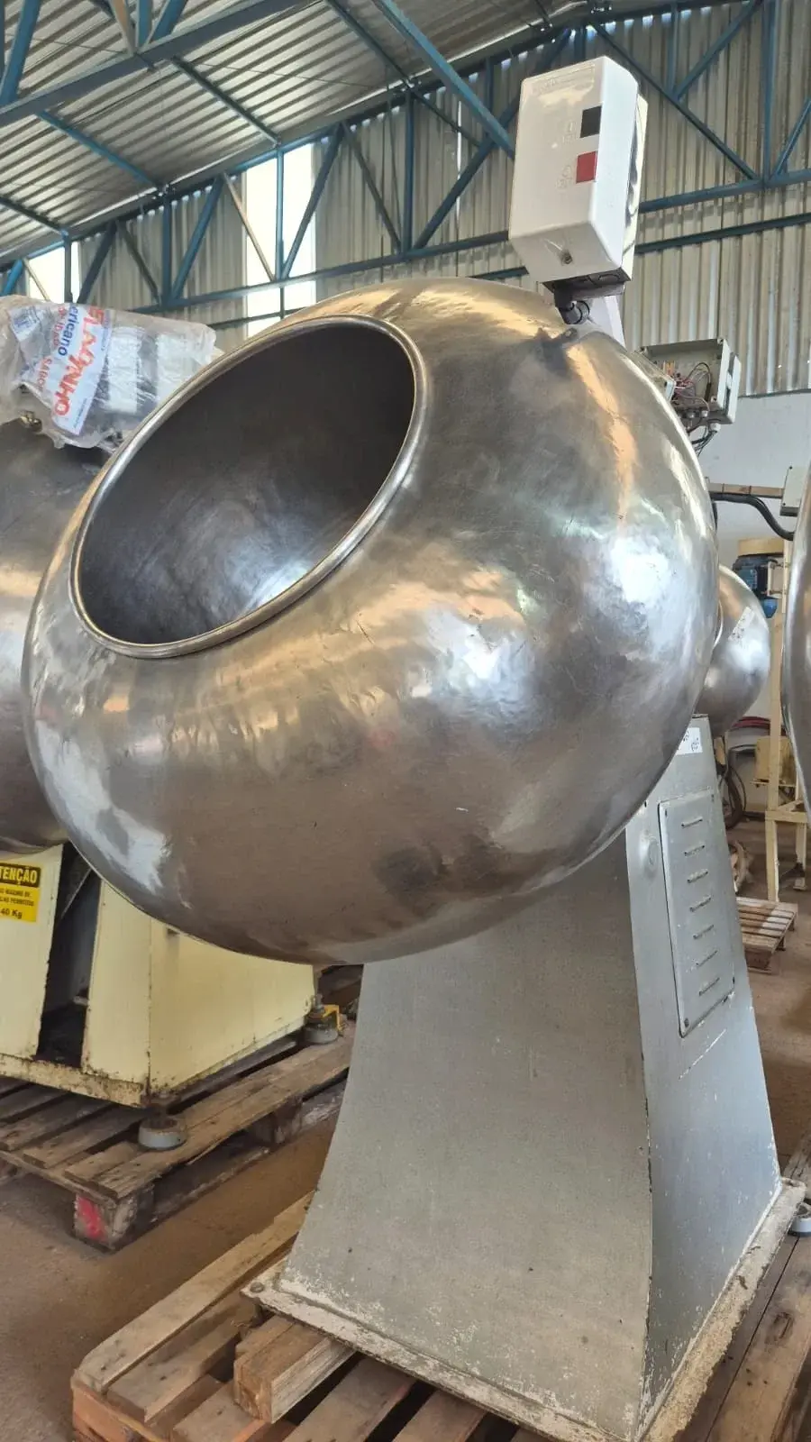 DRAGEADEIRA MARCA INCAPI CAPACIDADE APROXIMADA 250 LITROS