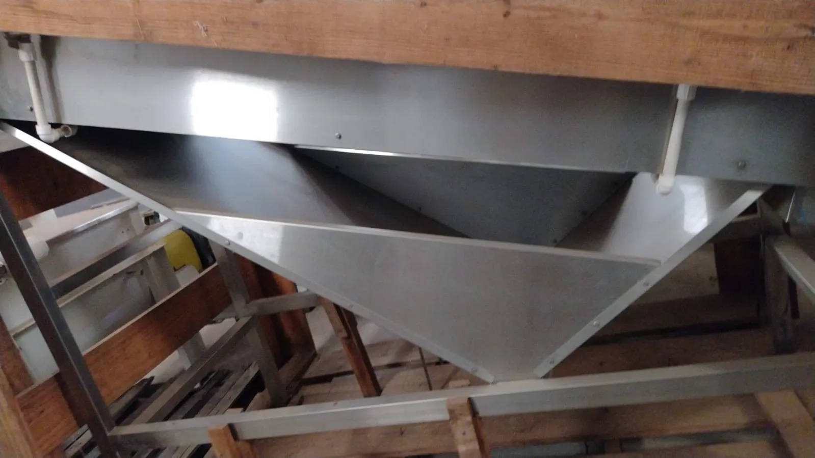 descascadora-e-classificadora-de-camarao-e-frutos-do-mar-marca-rs-maquinas-e-equipamentos-industriais-ltda