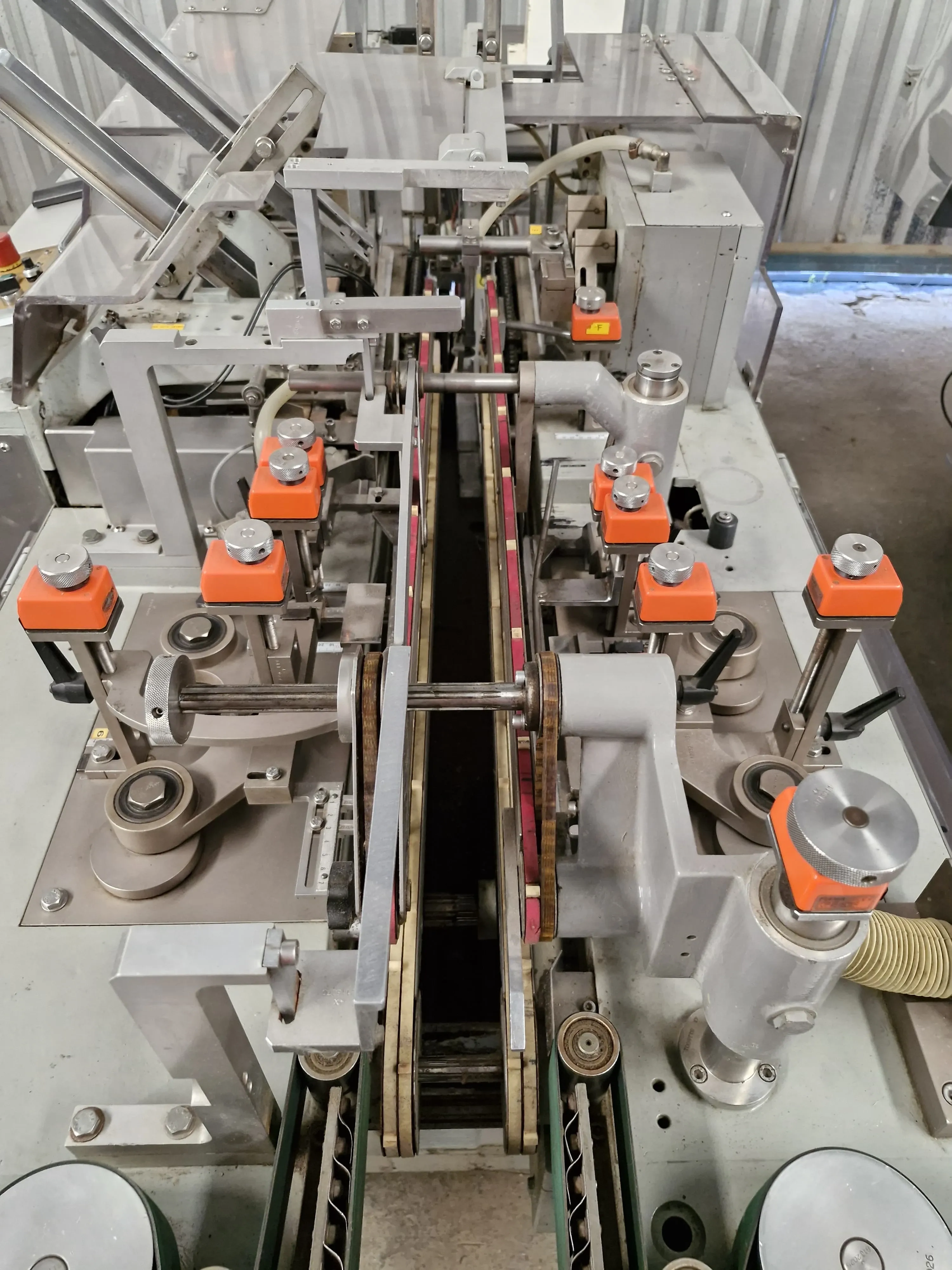 encartuchadeira-horizontal-automatica-para-frascos-plasticos-vidros-com-bula-marca-ima