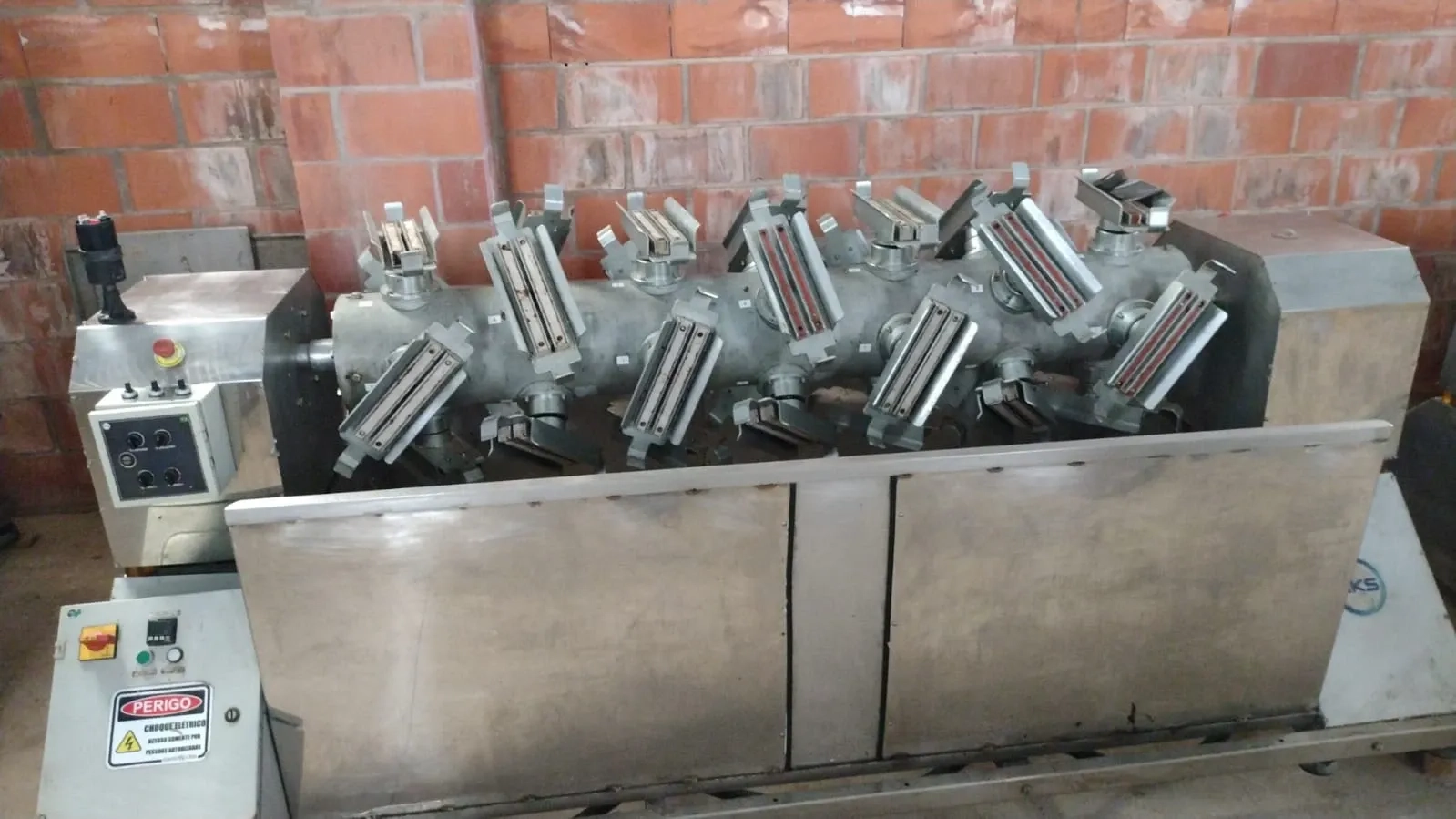 a-centrifuga-para-ovos-chocolate-com-28-livros-nks-ideal