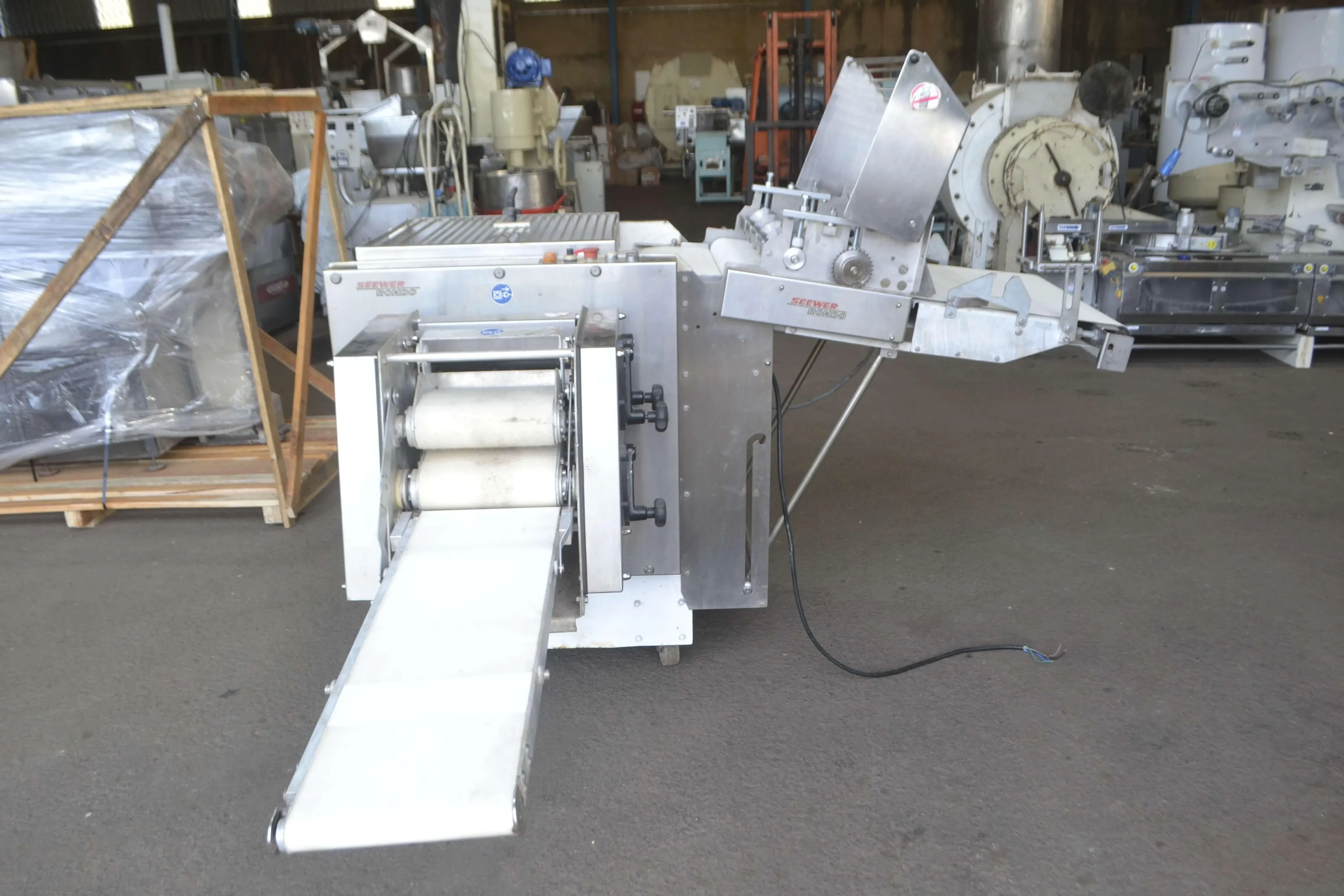 cortadora-e-enroladora-de-croissant-marca-rondo