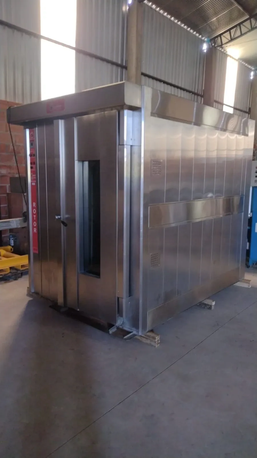 forno-rotativo-a-gas-em-inox-com-carrinho-duplo-marca-supremax