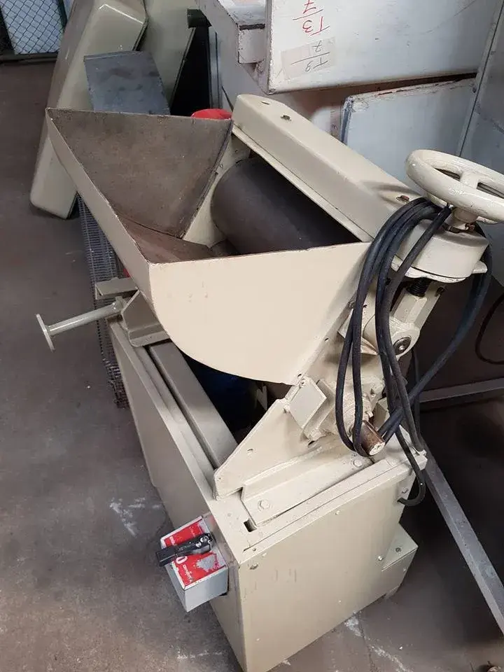 REFINADOR DE 3 ROLOS PARA LABORATÓRIO