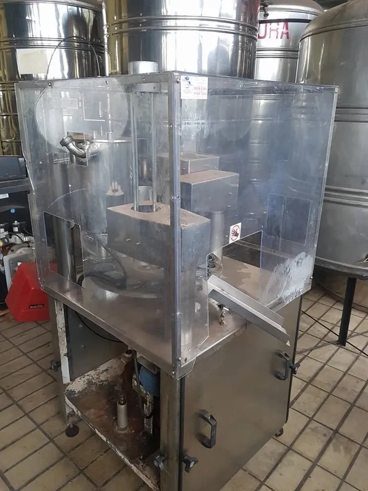 envasadora-rotativa-de-copos-milainox