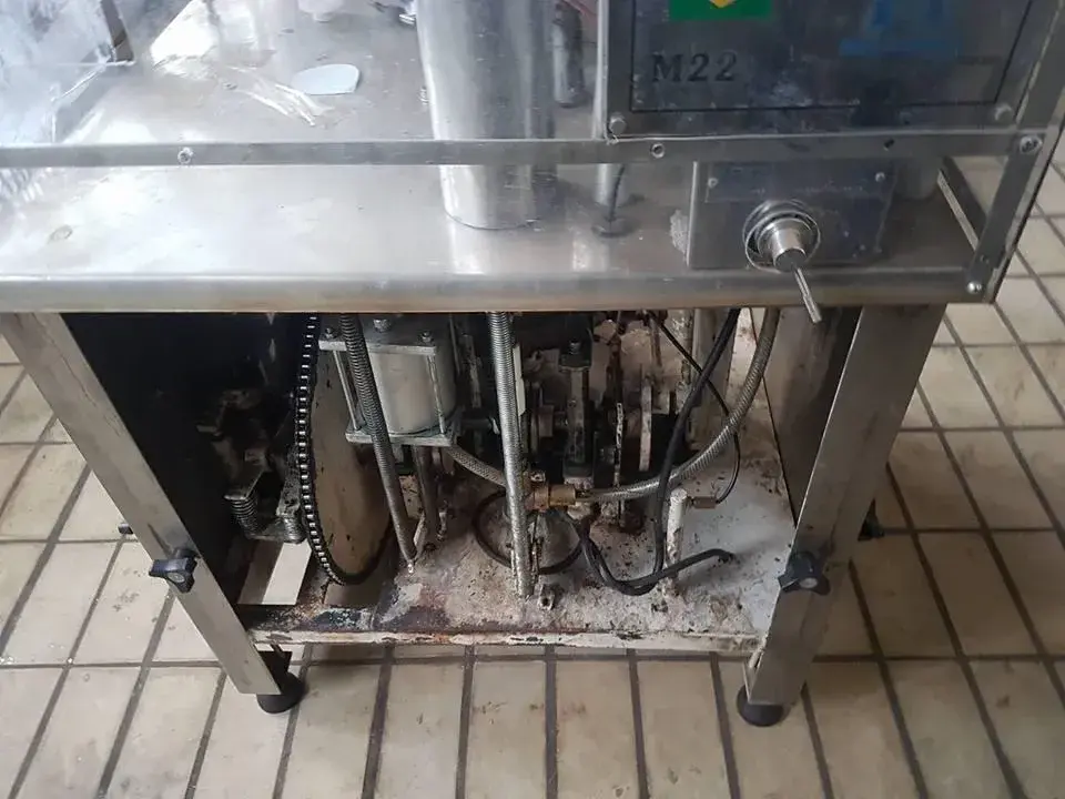 ENVASADORA ROTATIVA DE COPOS MILAINOX