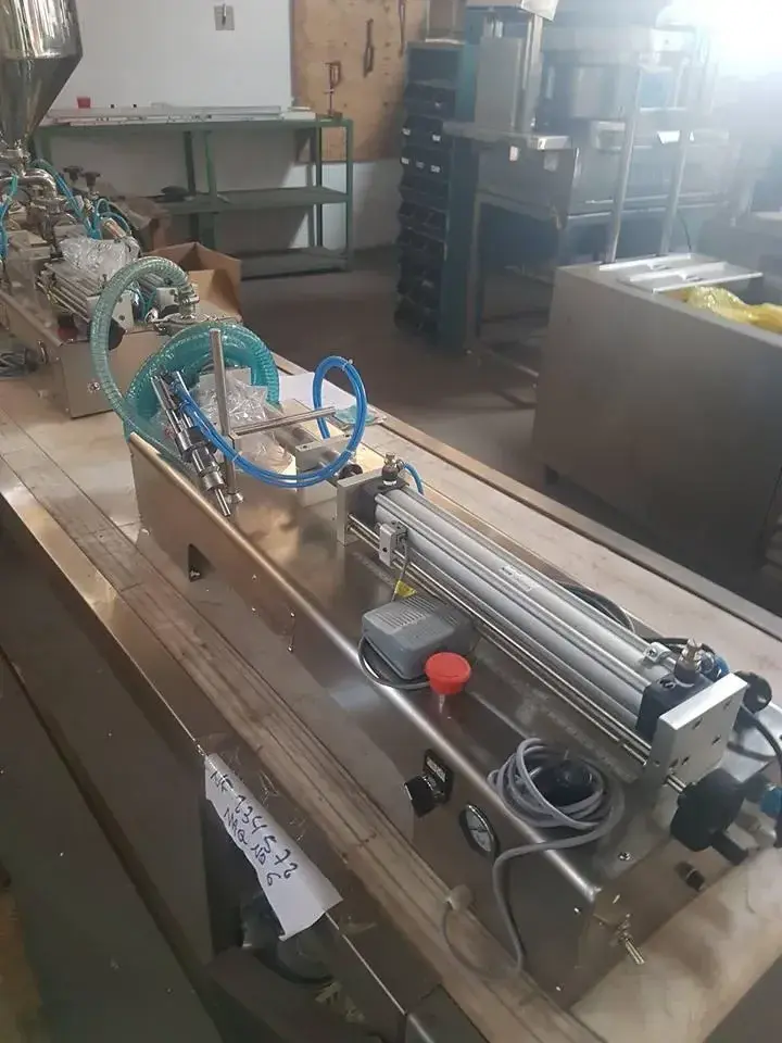 ENVASADORA SEMIAUTOMÁTICA PARA LÍQUIDOS E VISCOSOS