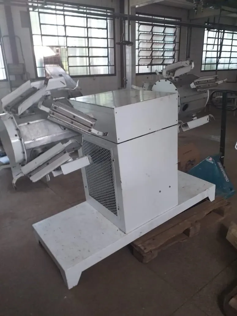 centrifuga-de-ovos-de-chocolate-16-livros-marca-pirog-com-camara-fria