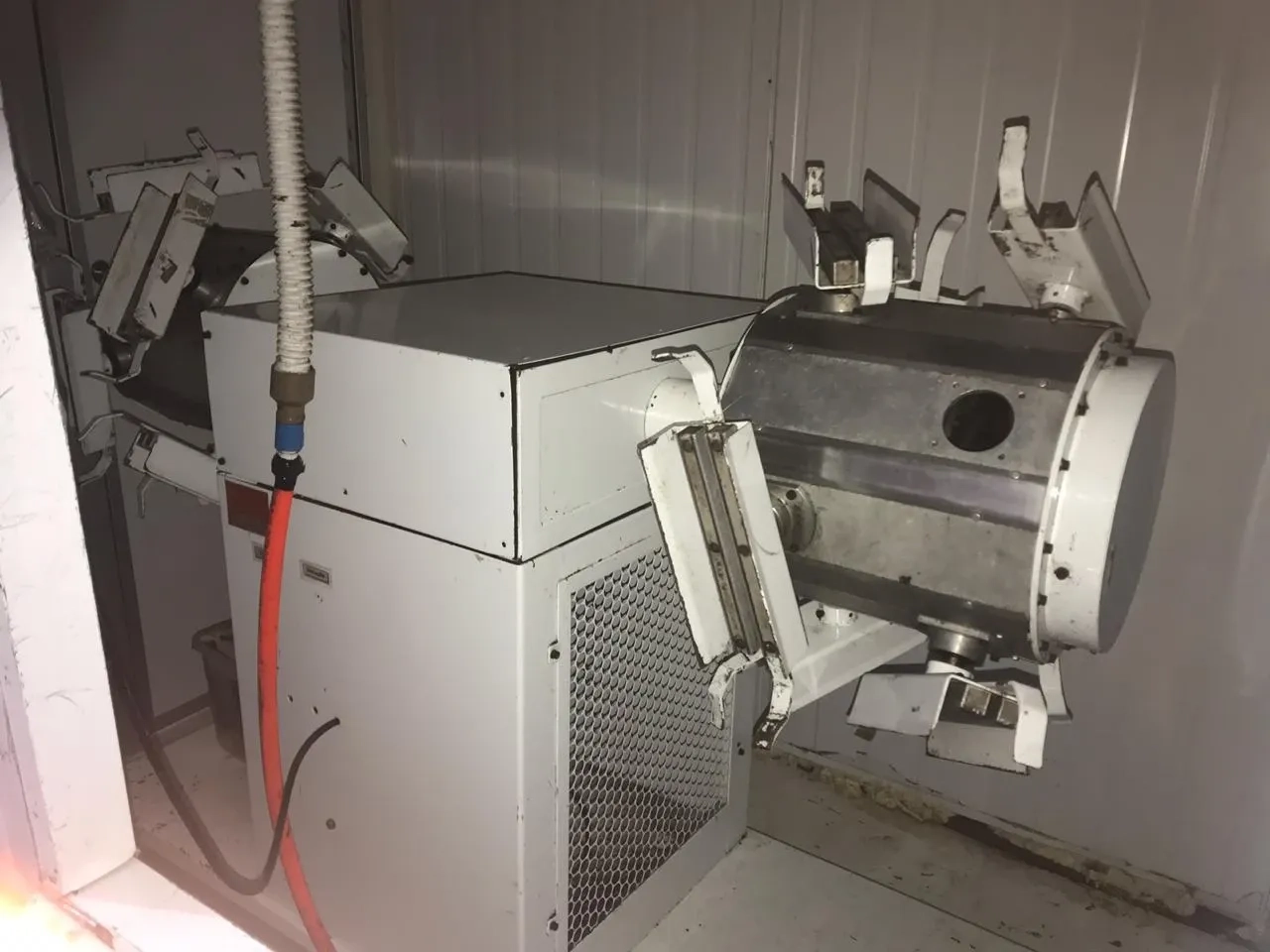 centrifuga-de-ovos-de-chocolate-16-livros-marca-pirog-com-camara-fria