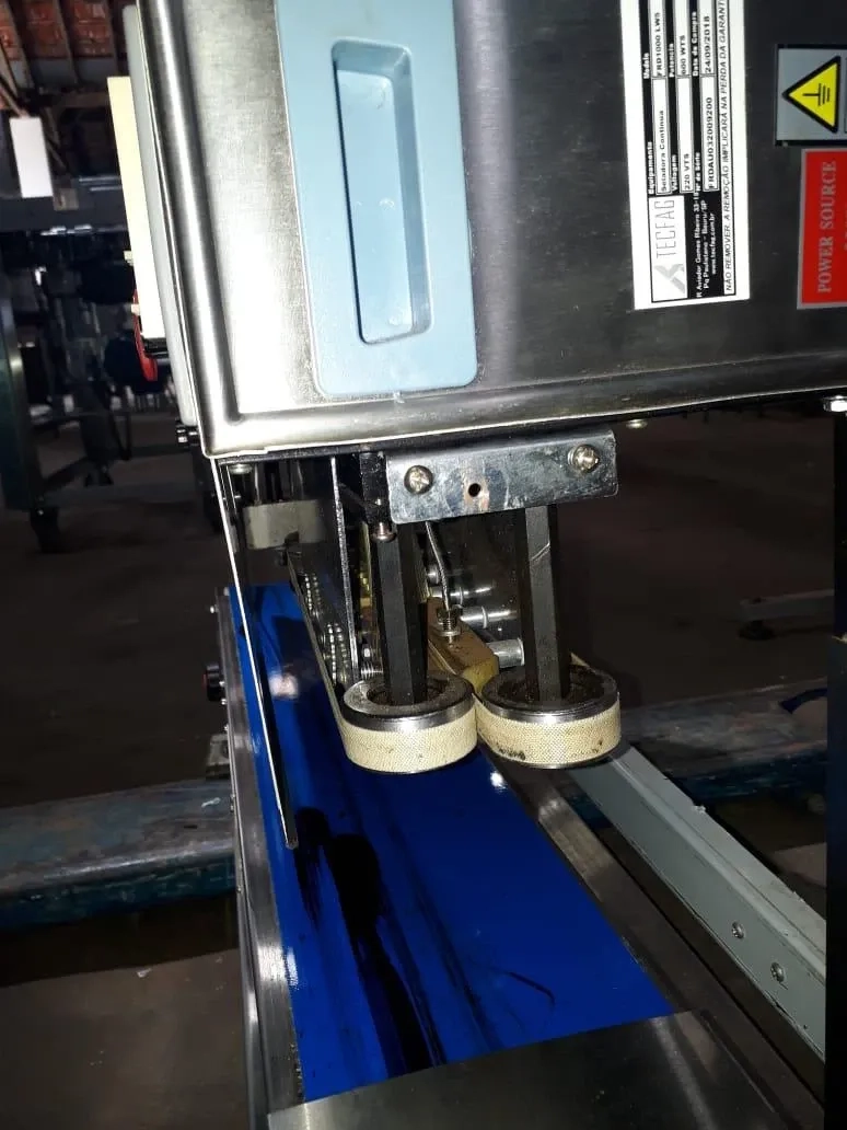 seladora-automatica-vertical-com-datador-marca-tecfag