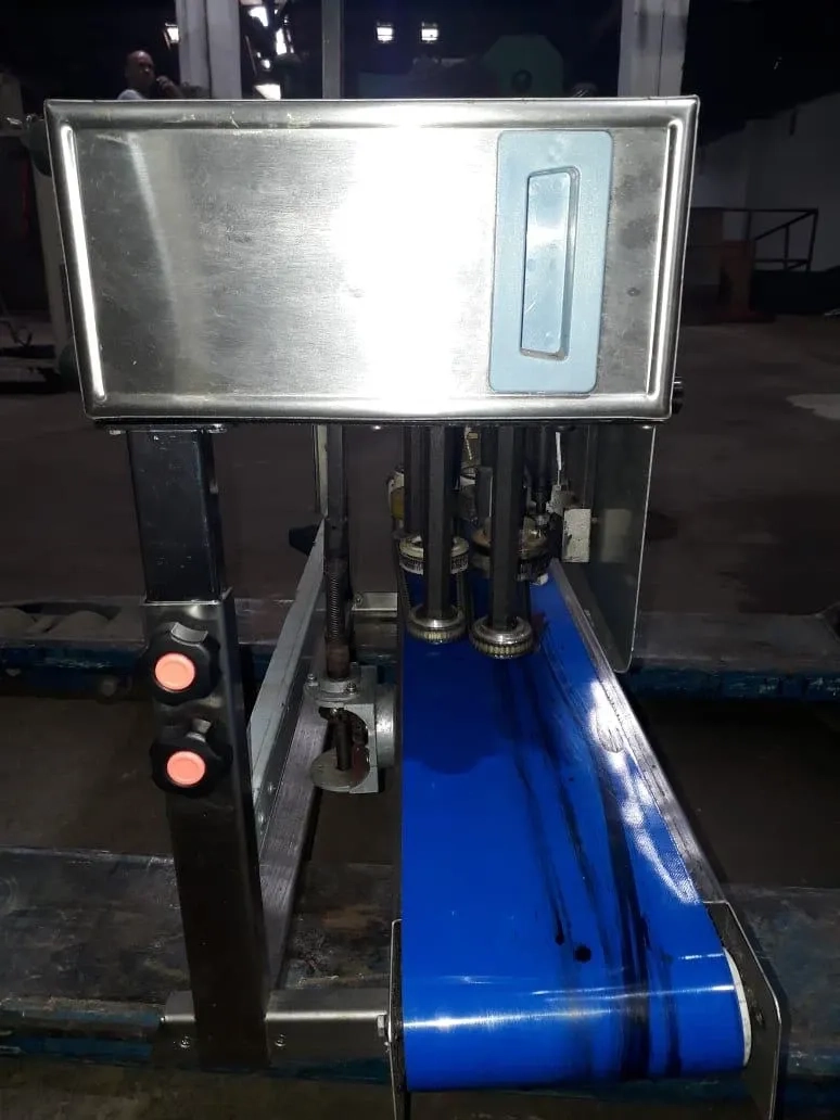 seladora-automatica-vertical-com-datador-marca-tecfag