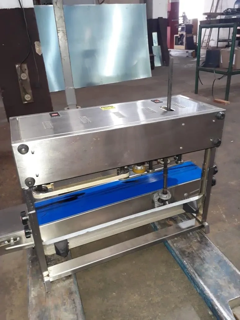 seladora-automatica-vertical-com-datador-marca-tecfag