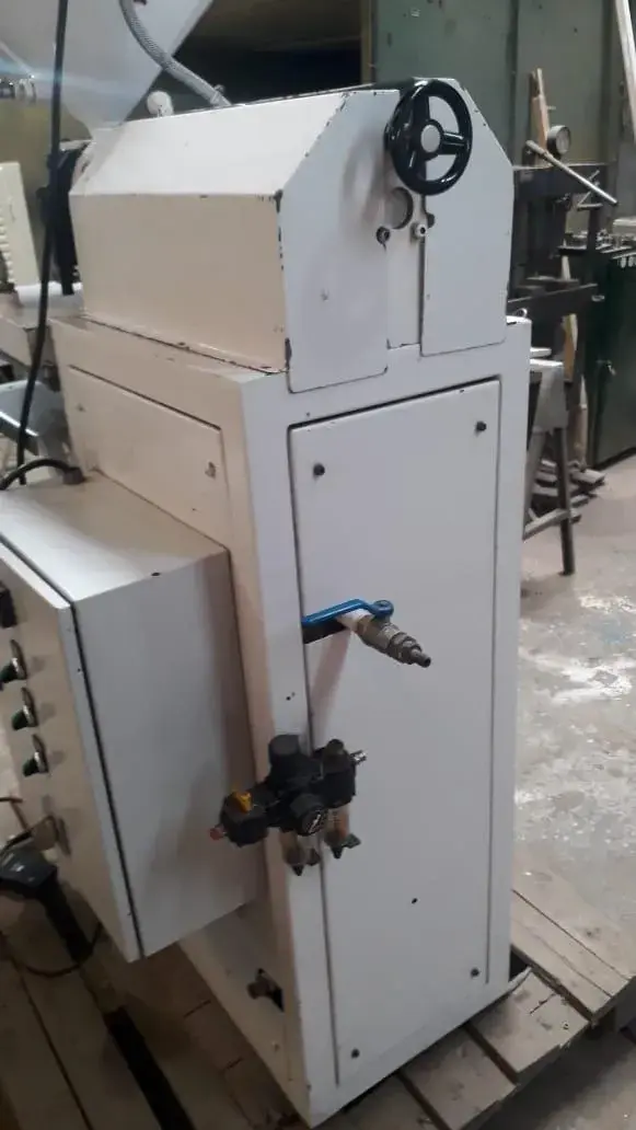 dosadora-de-chocolates-pirog-semiautomatica-8-bicos