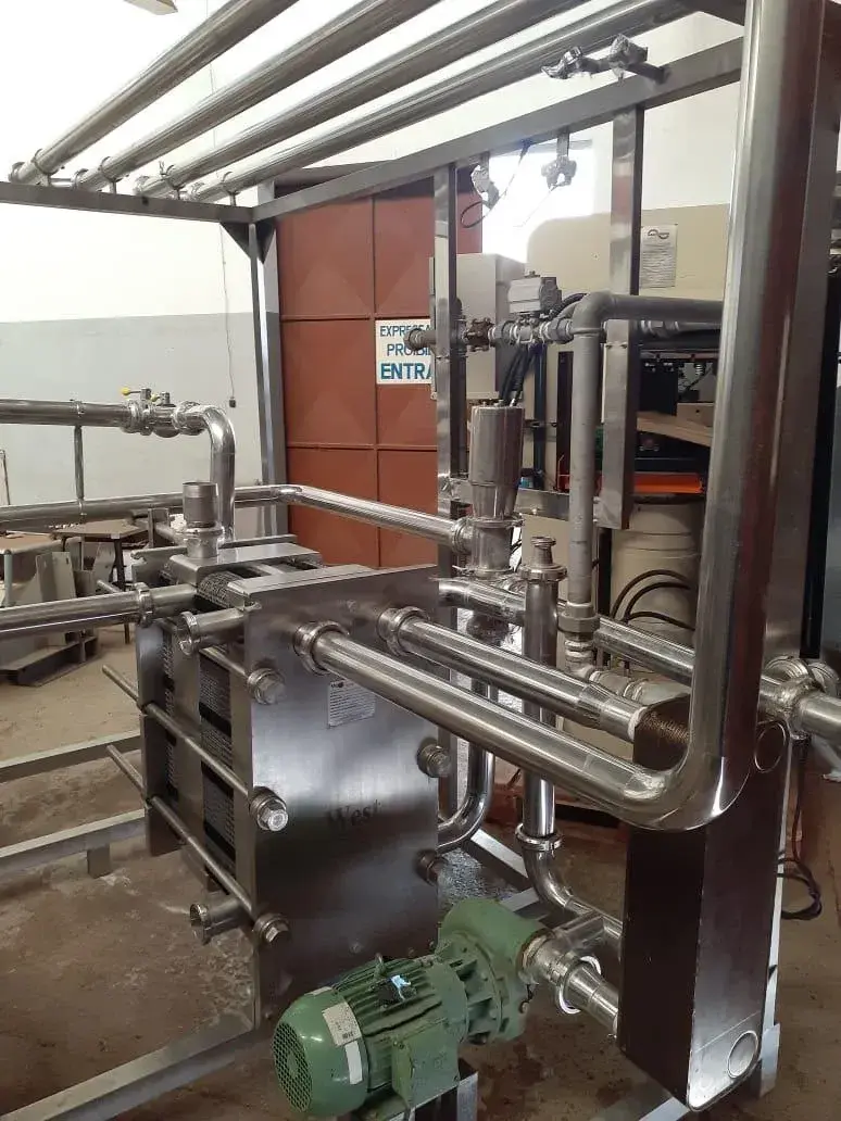 PASTEURIZADOR DE PLACAS CAPACIDADE 5 MIL A 10 MIL LITROS/H WEST EQUIPAMENTOS