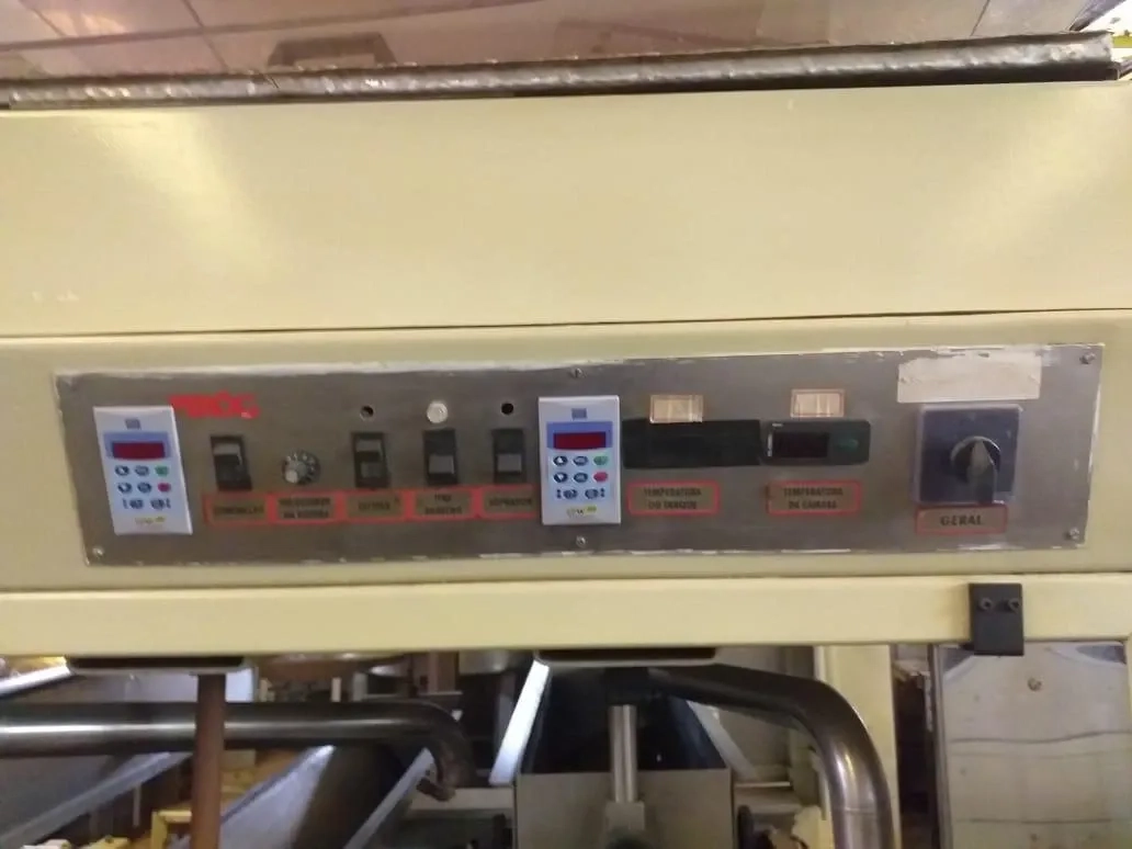 cobrideira-de-chocolates-marca-pirog-1-m