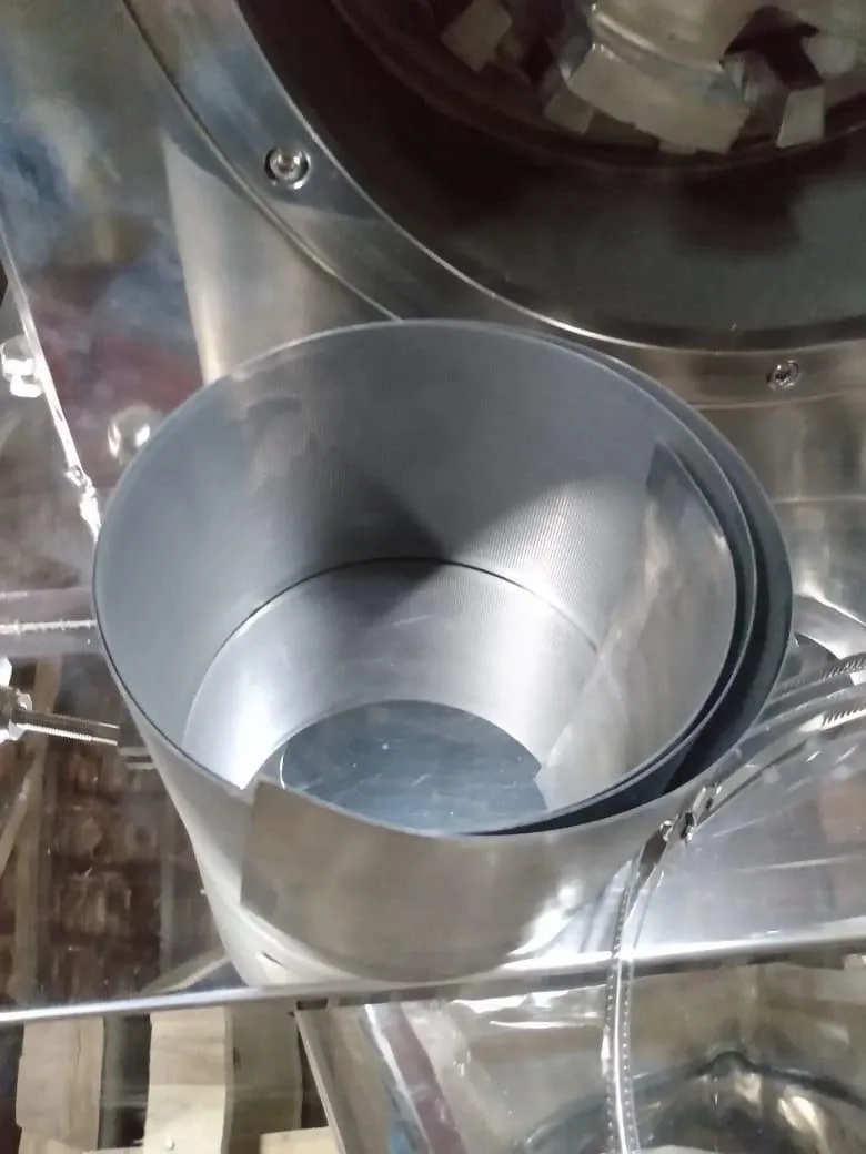 moinho-universal-em-aco-inox-capacidade-300-kg-h