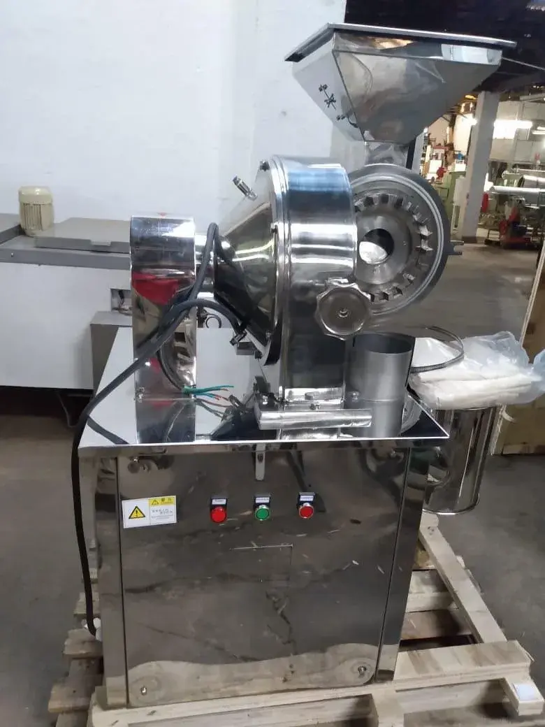 MOINHO UNIVERSAL EM AÇO INOX CAPACIDADE 300 KG/h