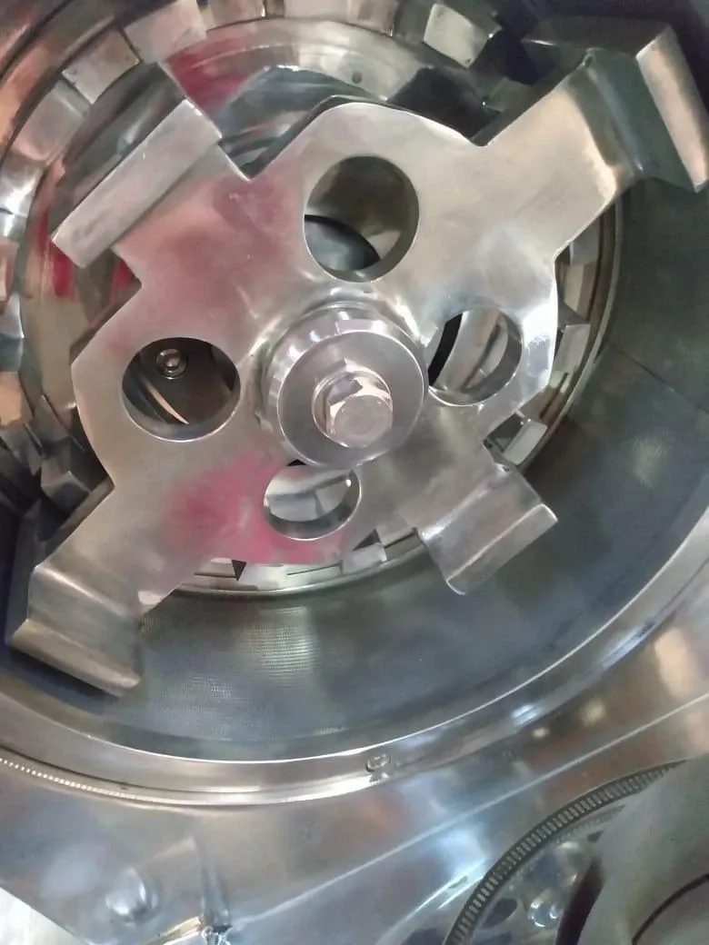 moinho-universal-em-aco-inox-capacidade-300-kg-h