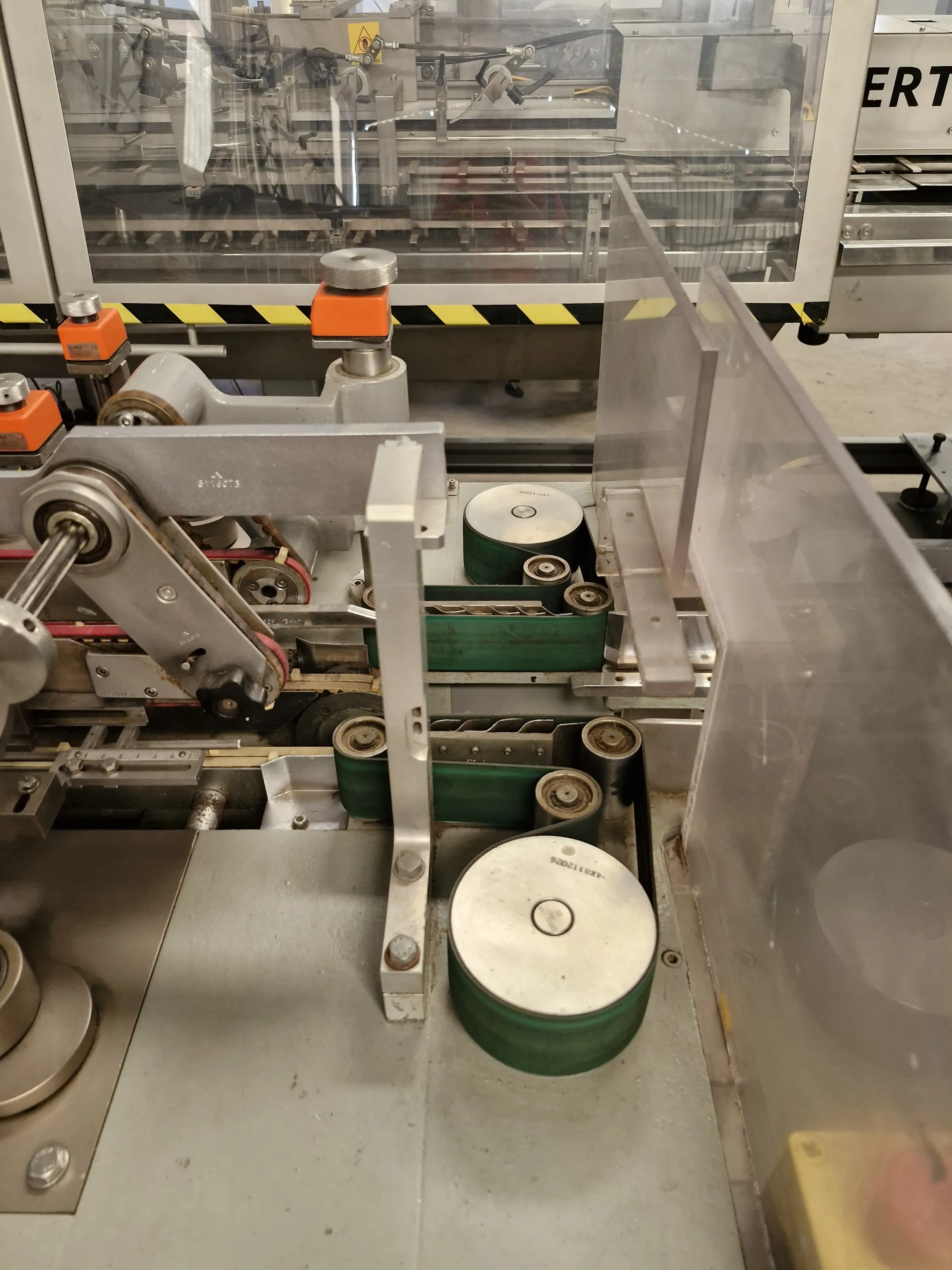 encartuchadeira-horizontal-automatica-para-frascos-plasticos-vidros-com-bula-marca-ima