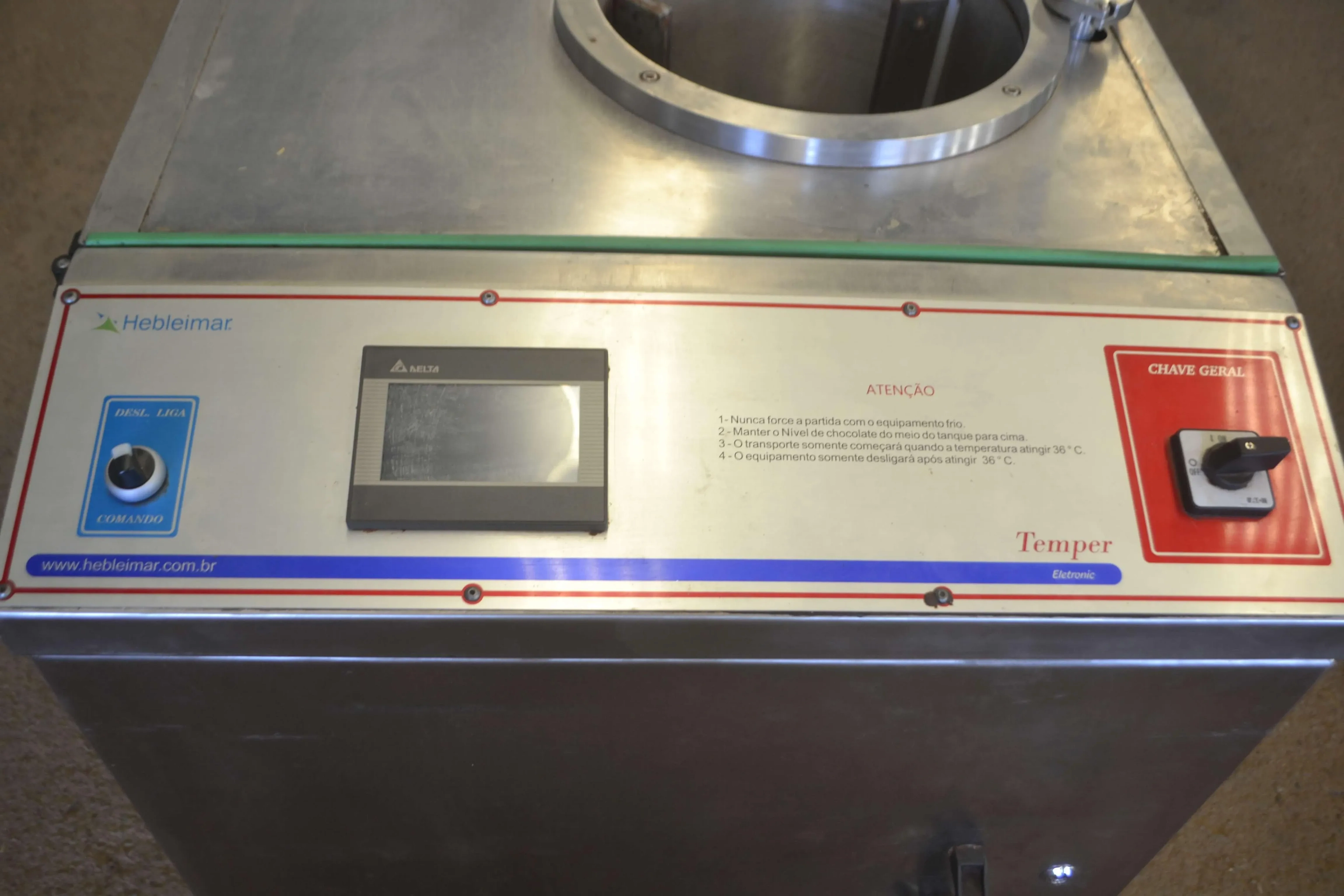 temperadeira-chocolate-capacidade-150-kg-h-marca-hebleimar