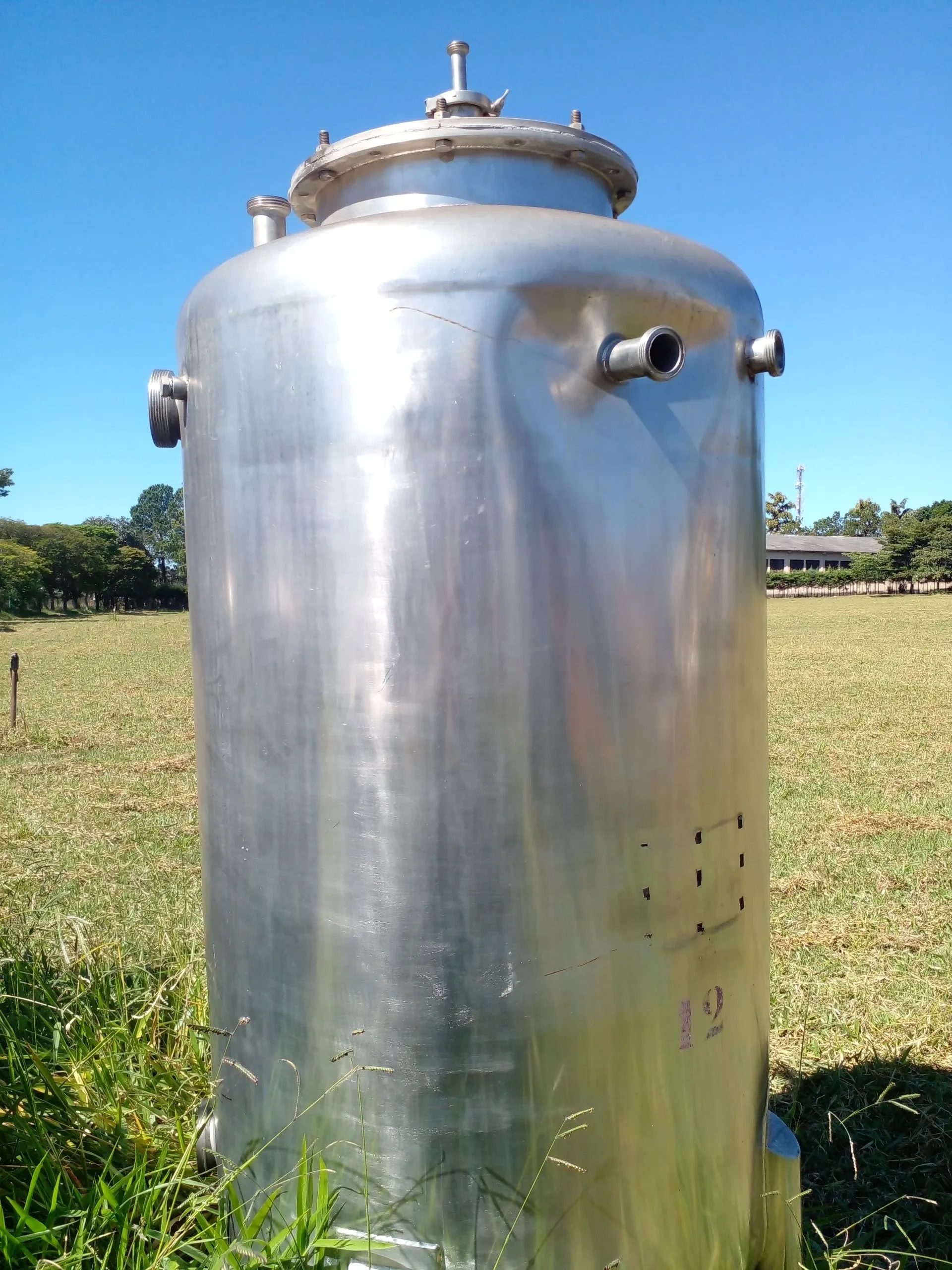 tanque-de-armazenamento-em-aco-inox-capacidade-1000-litros