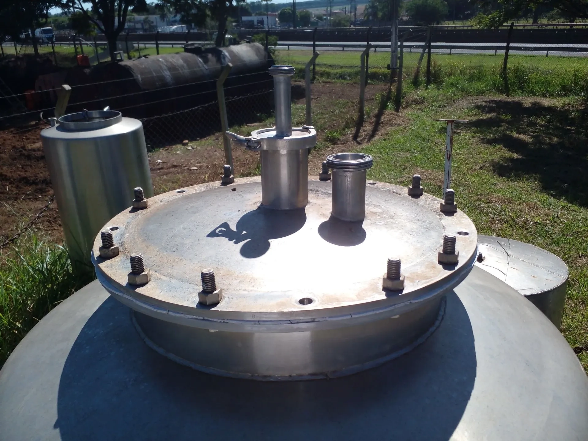 tanque-de-armazenamento-em-aco-inox-capacidade-1000-litros