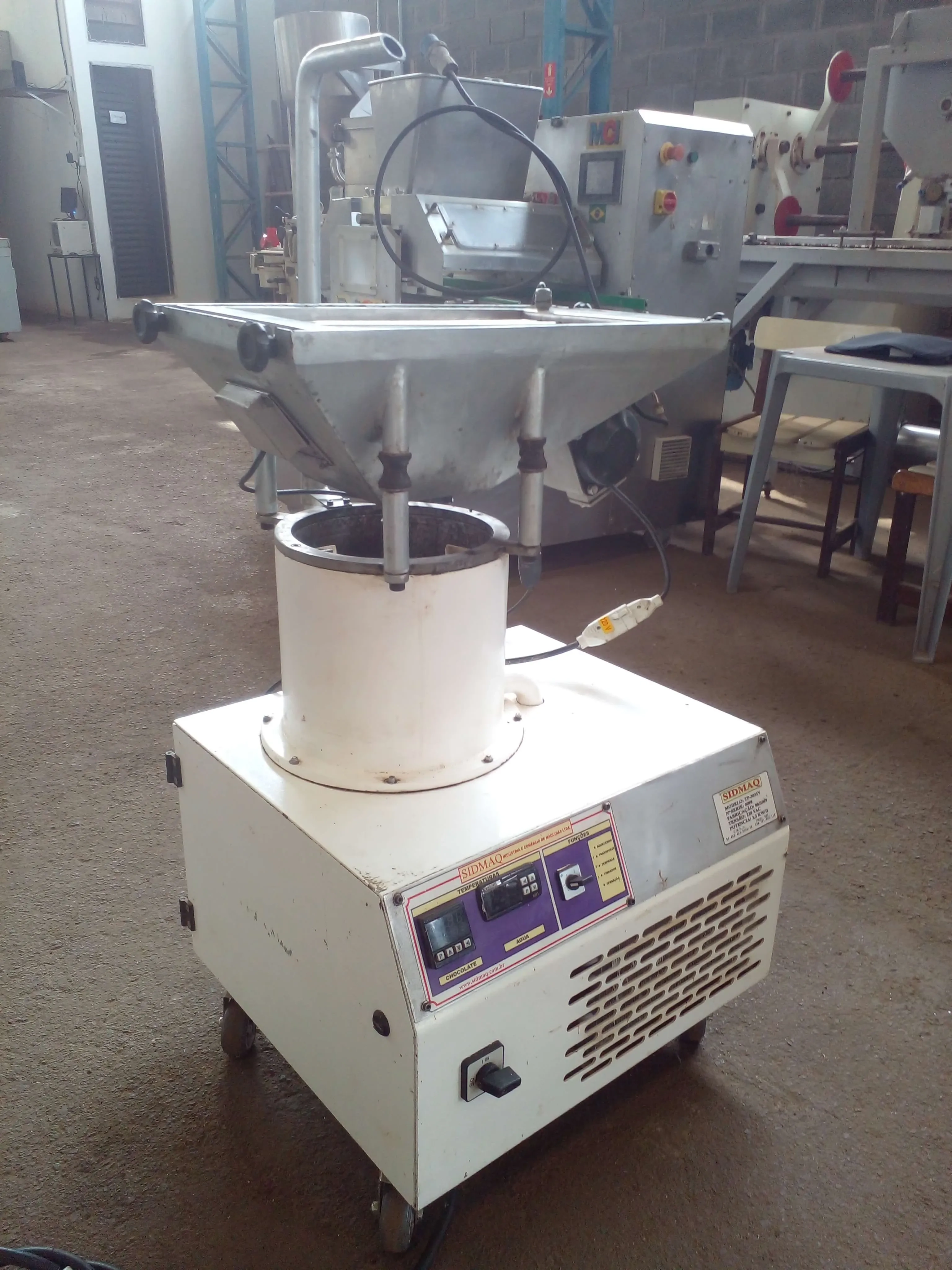 temperadeira-de-chocolate-capacidade-30-kg-hora-marca-sidmaq