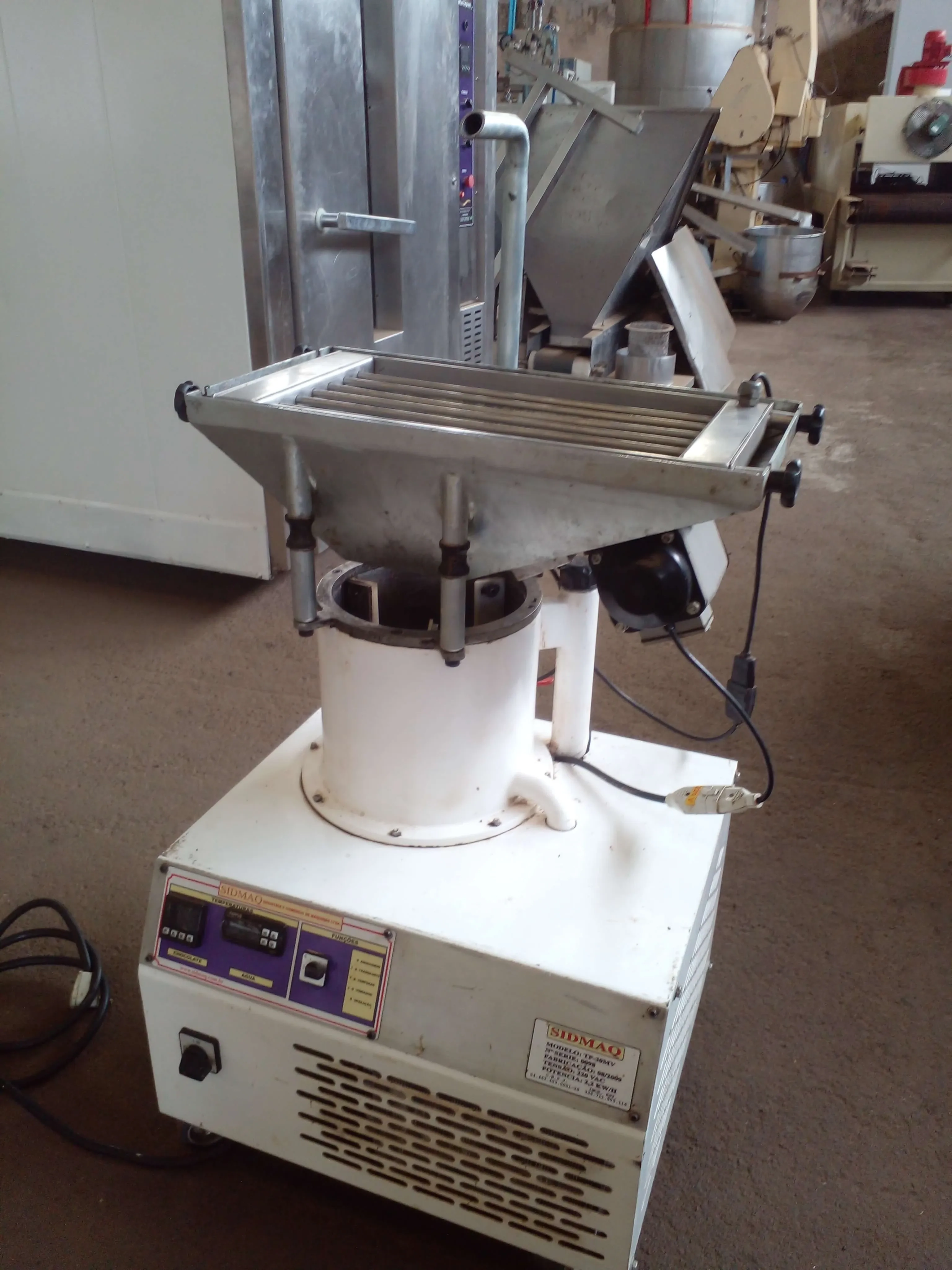 temperadeira-de-chocolate-capacidade-30-kg-hora-marca-sidmaq