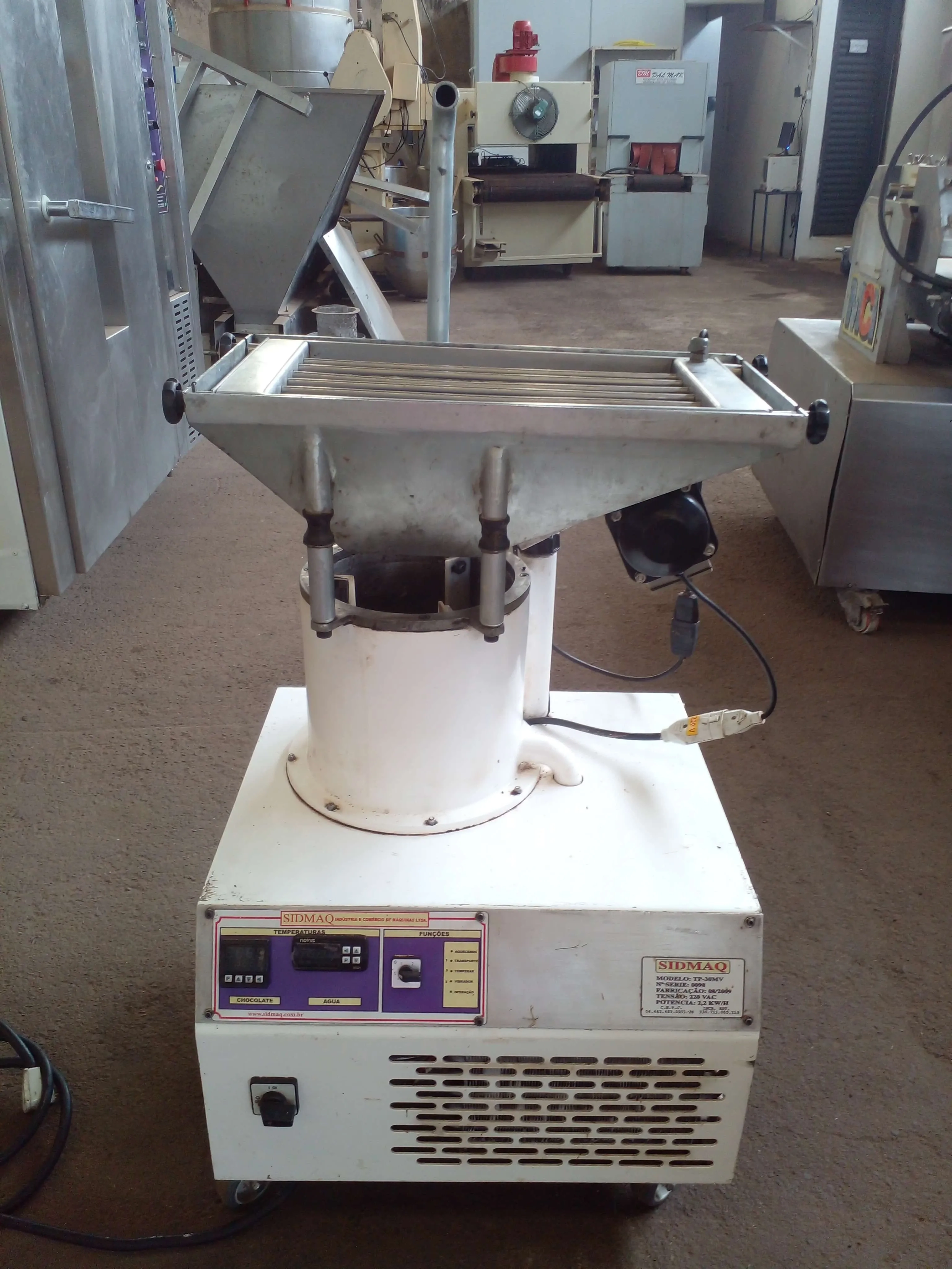 temperadeira-de-chocolate-capacidade-30-kg-hora-marca-sidmaq