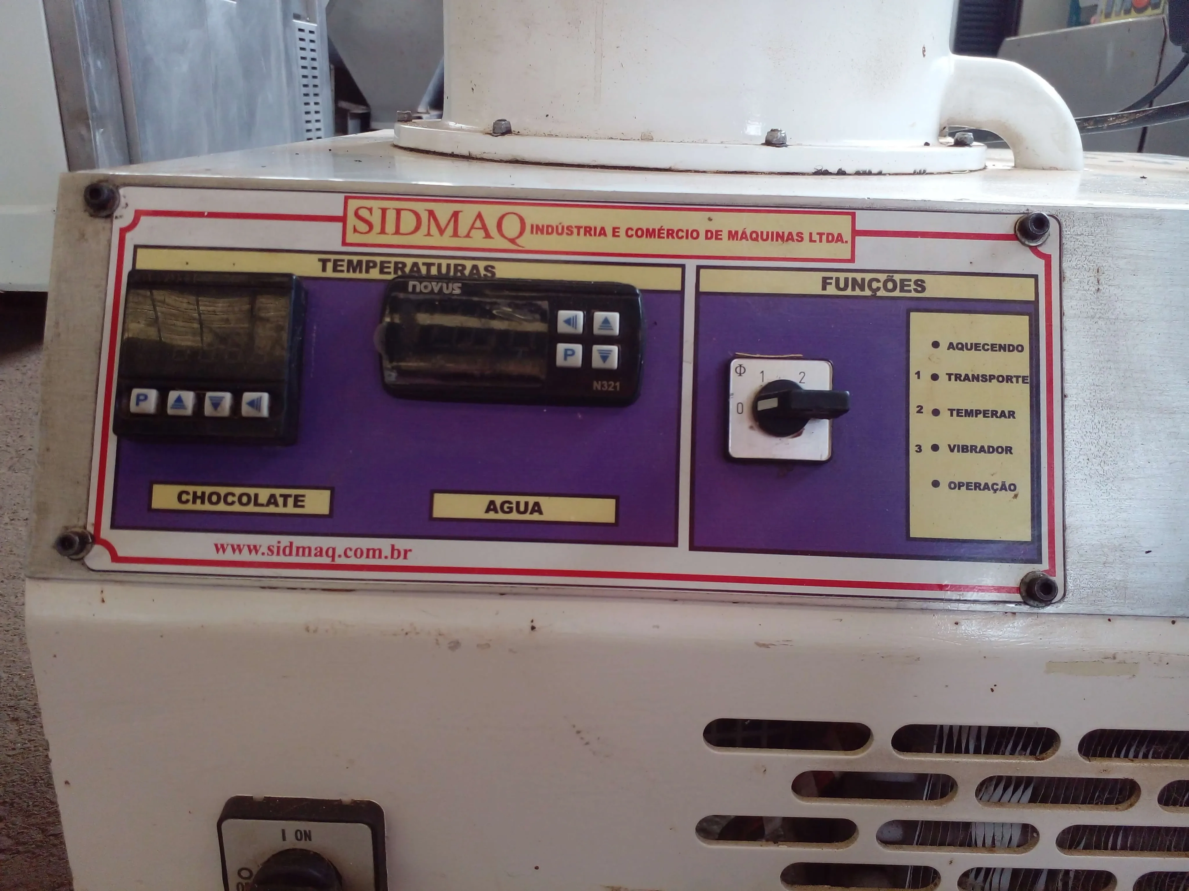 temperadeira-de-chocolate-capacidade-30-kg-hora-marca-sidmaq