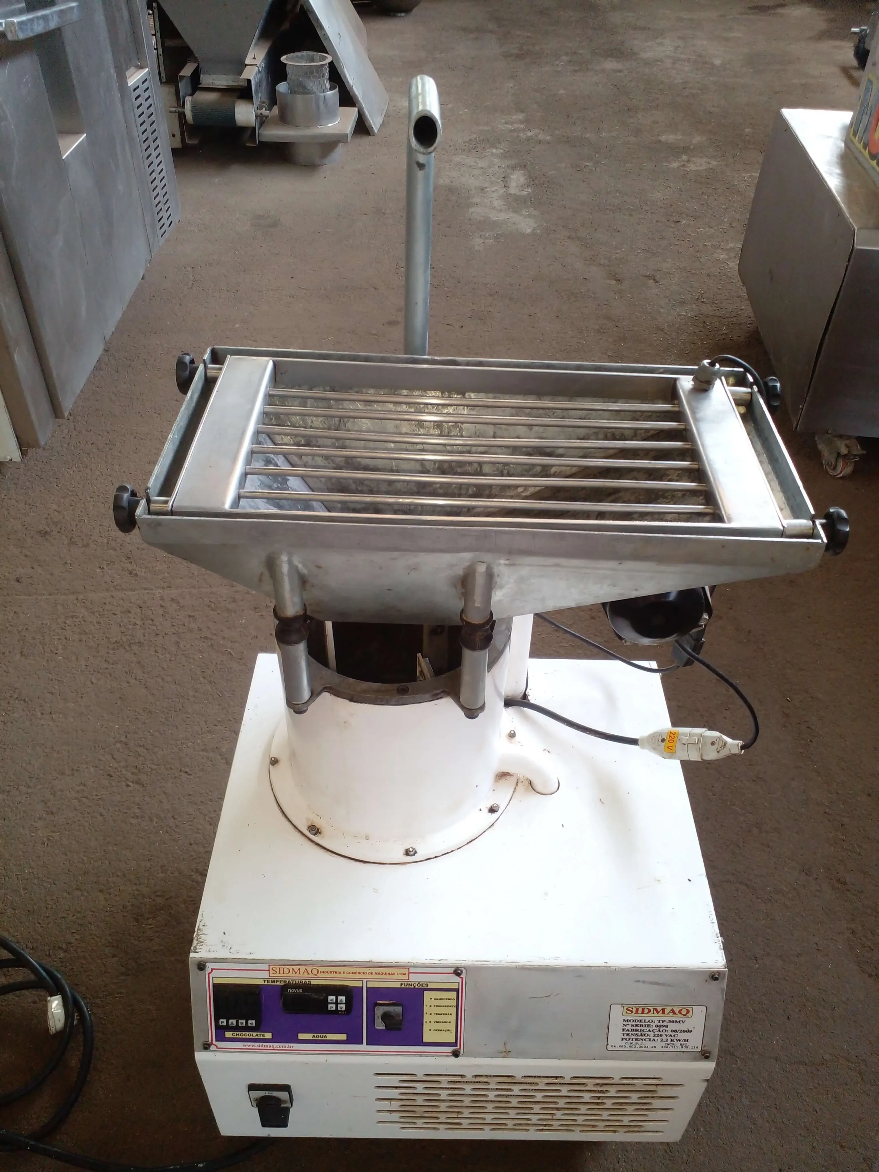 temperadeira-de-chocolate-capacidade-30-kg-hora-marca-sidmaq