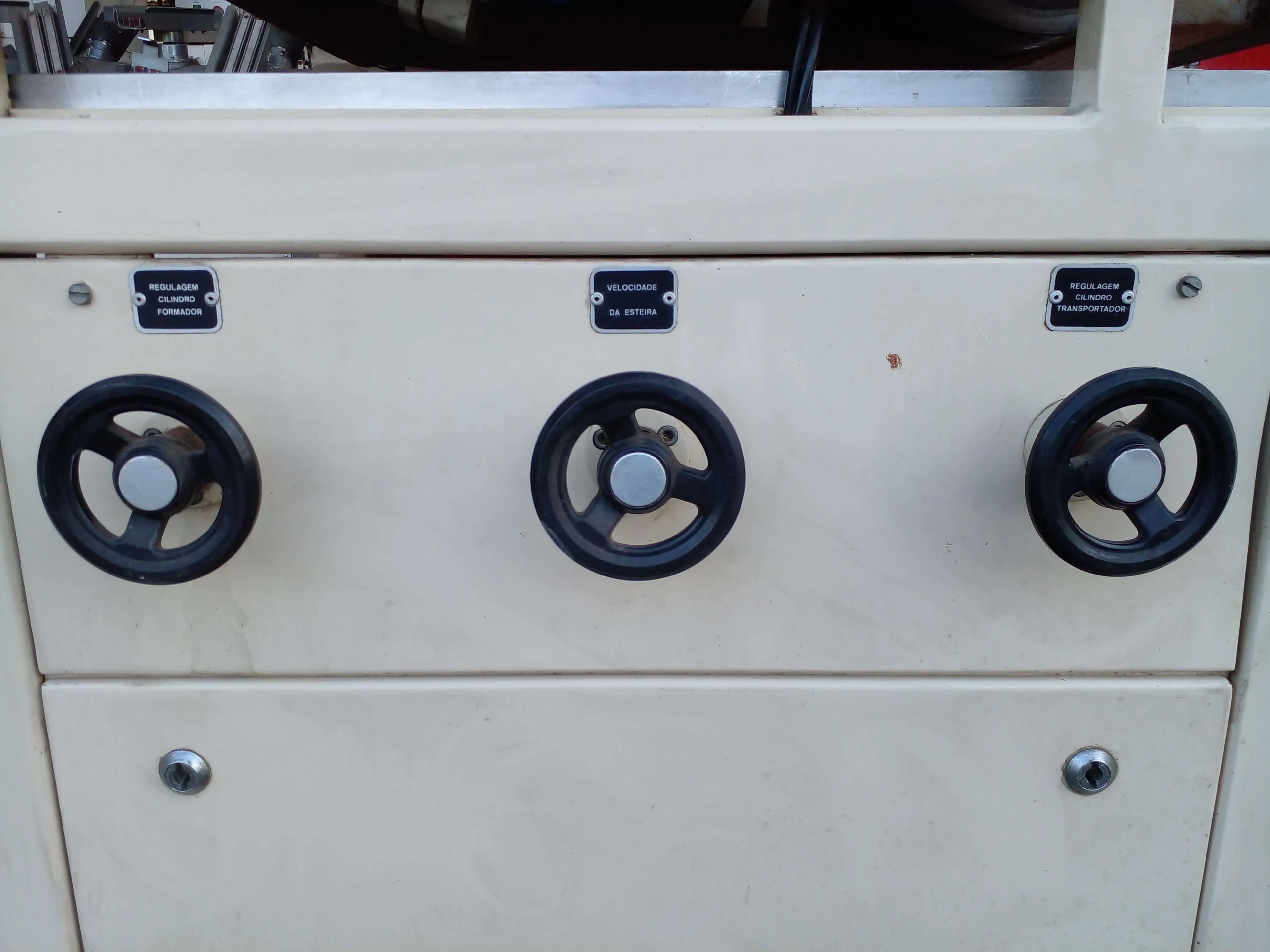 moldadora-de-bombom-e-recheio-marca-sollich