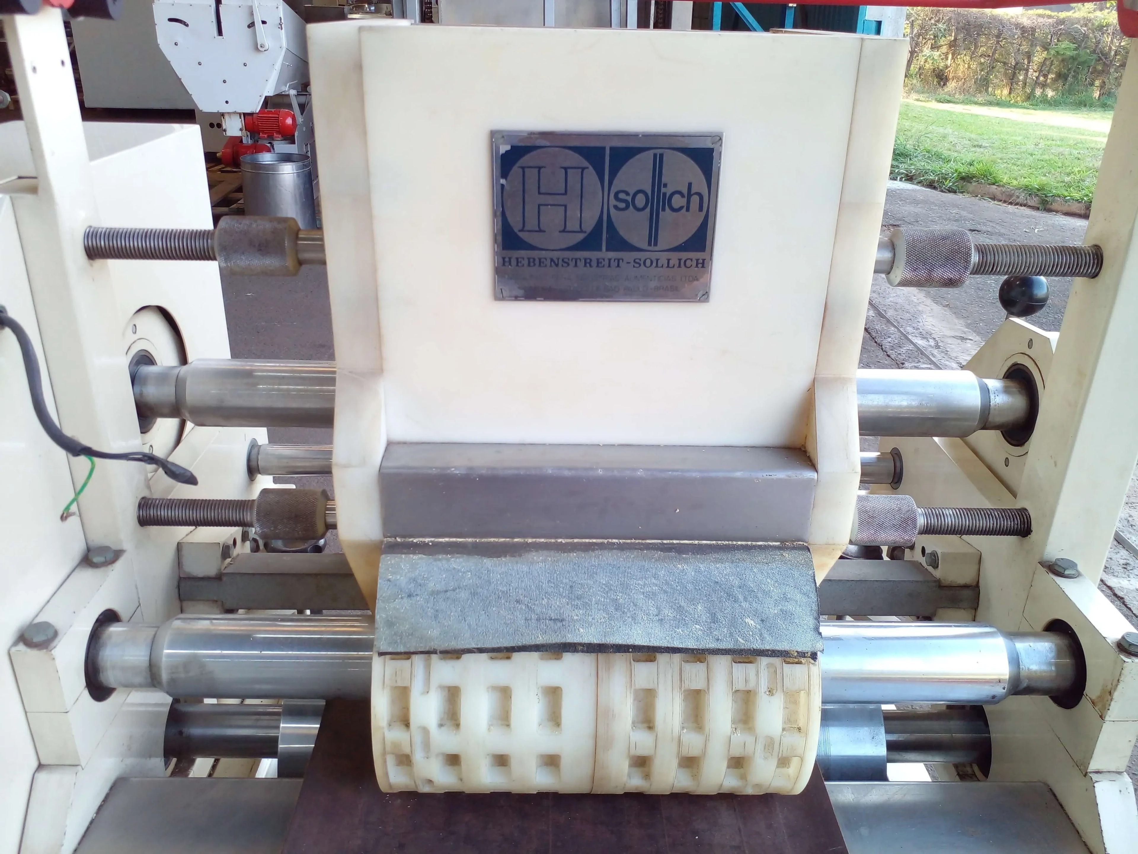 moldadora-de-bombom-e-recheio-marca-sollich