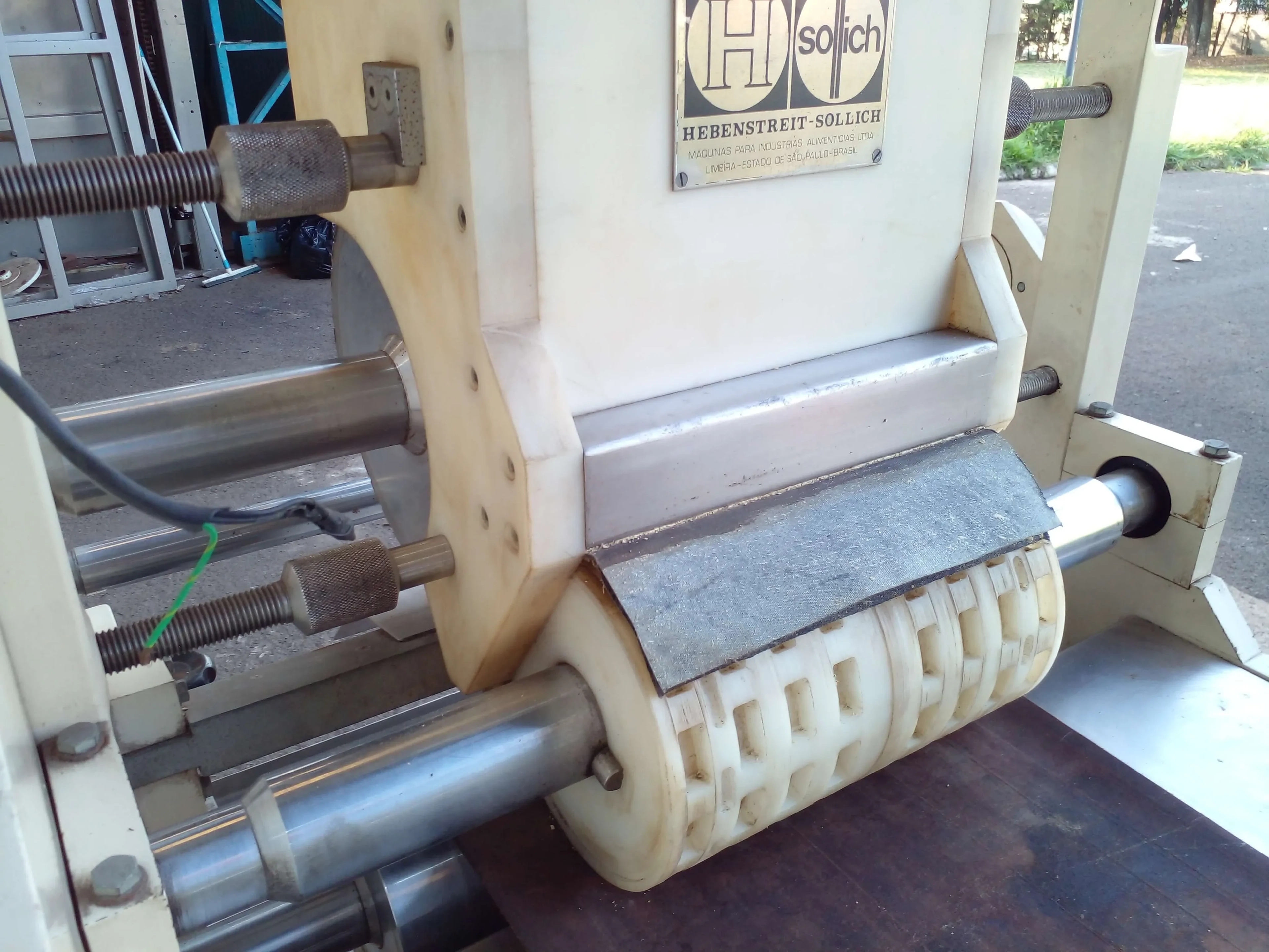 moldadora-de-bombom-e-recheio-marca-sollich