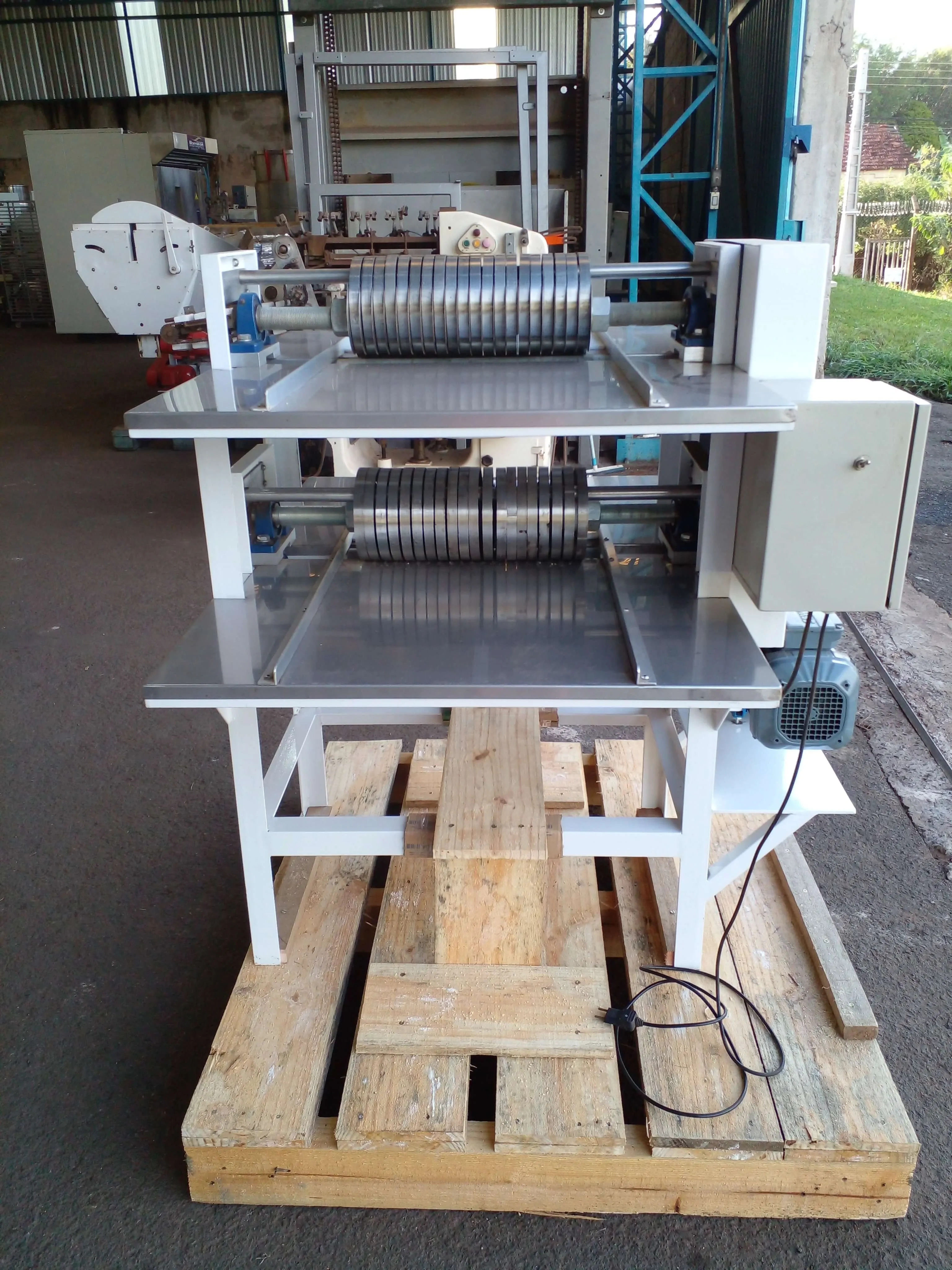 mesa-para-corte-de-doces-e-balas-marca-milpack