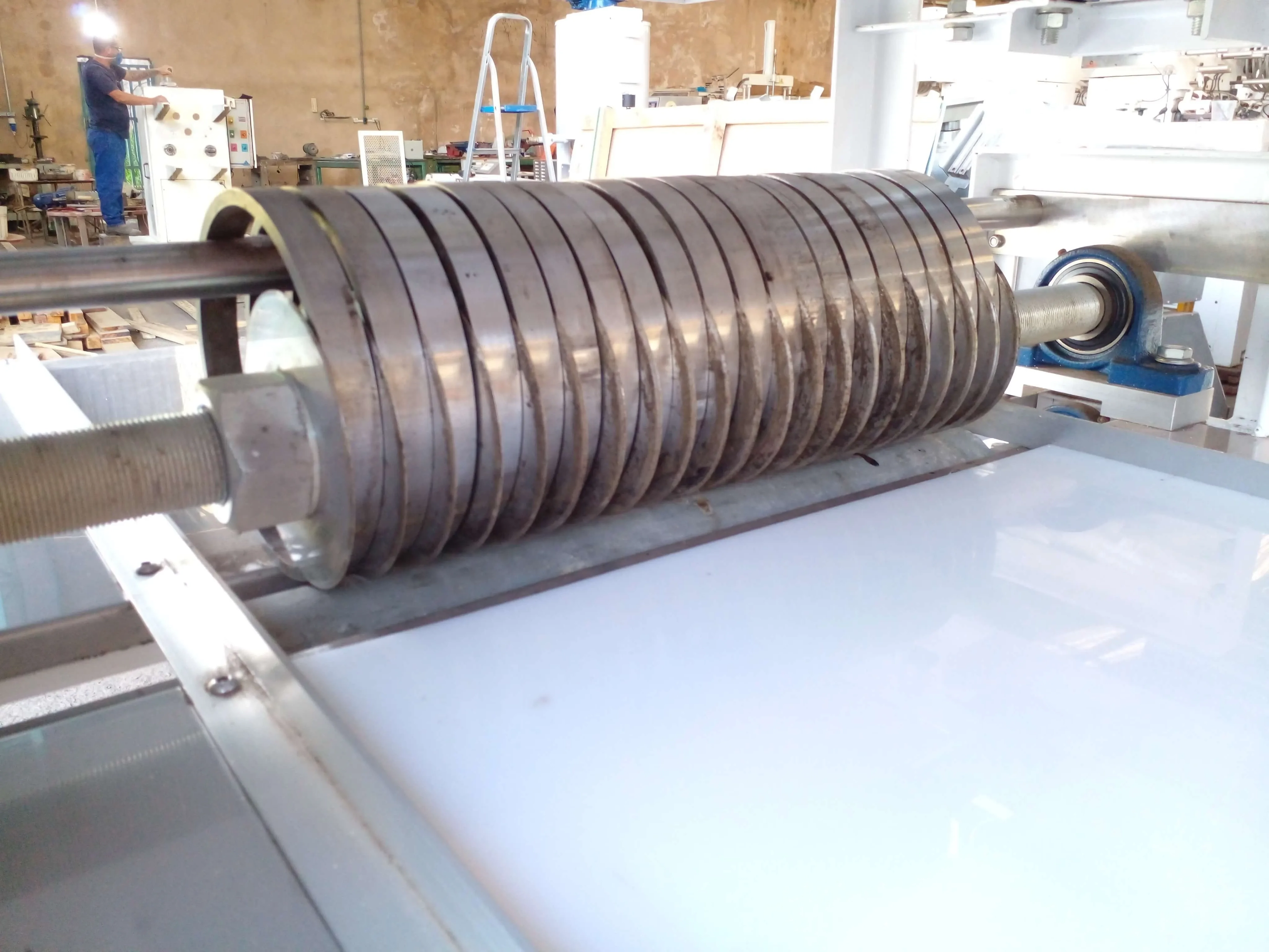 mesa-para-corte-de-doces-e-balas-marca-milpack