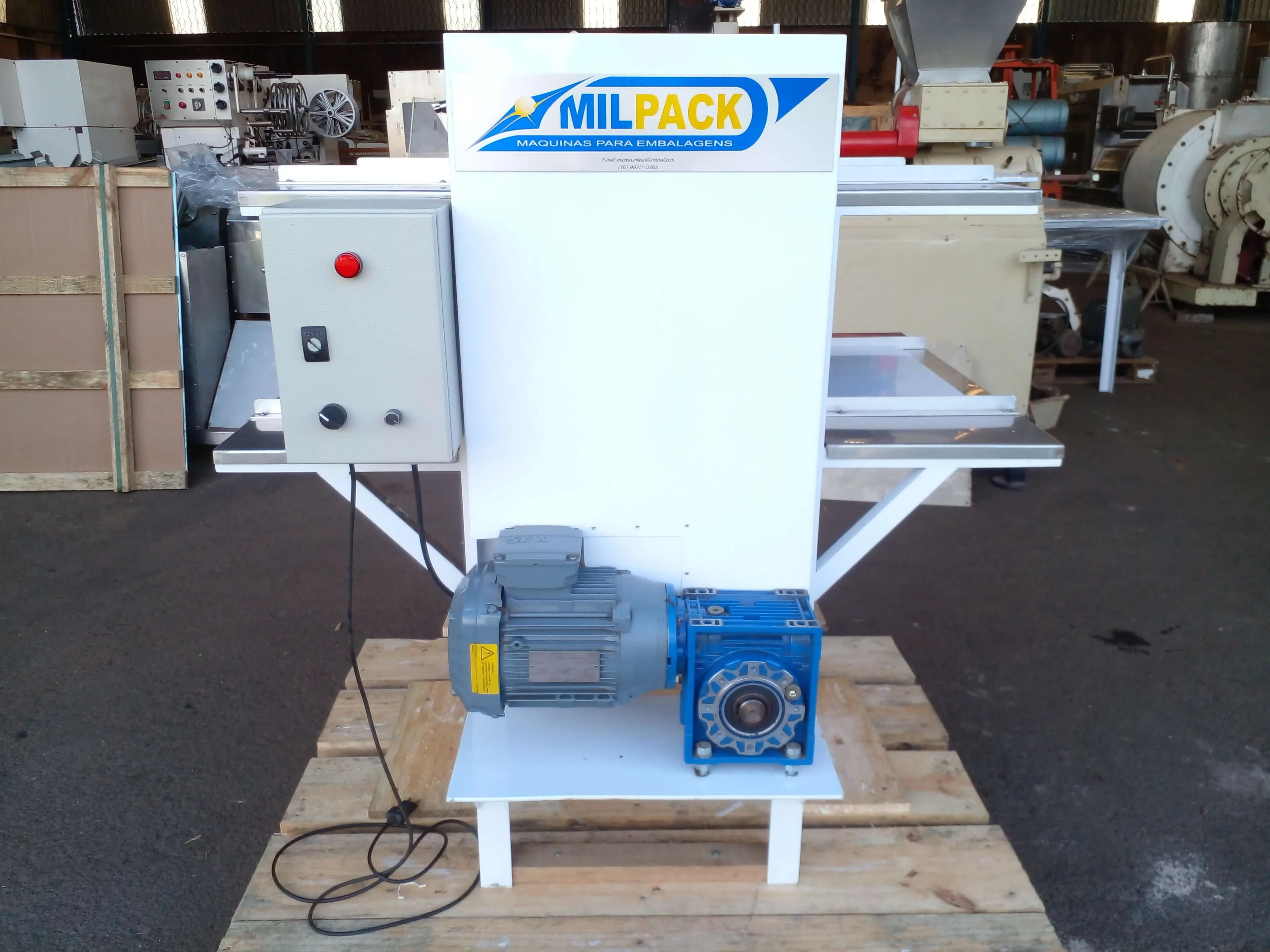 mesa-para-corte-de-doces-e-balas-marca-milpack