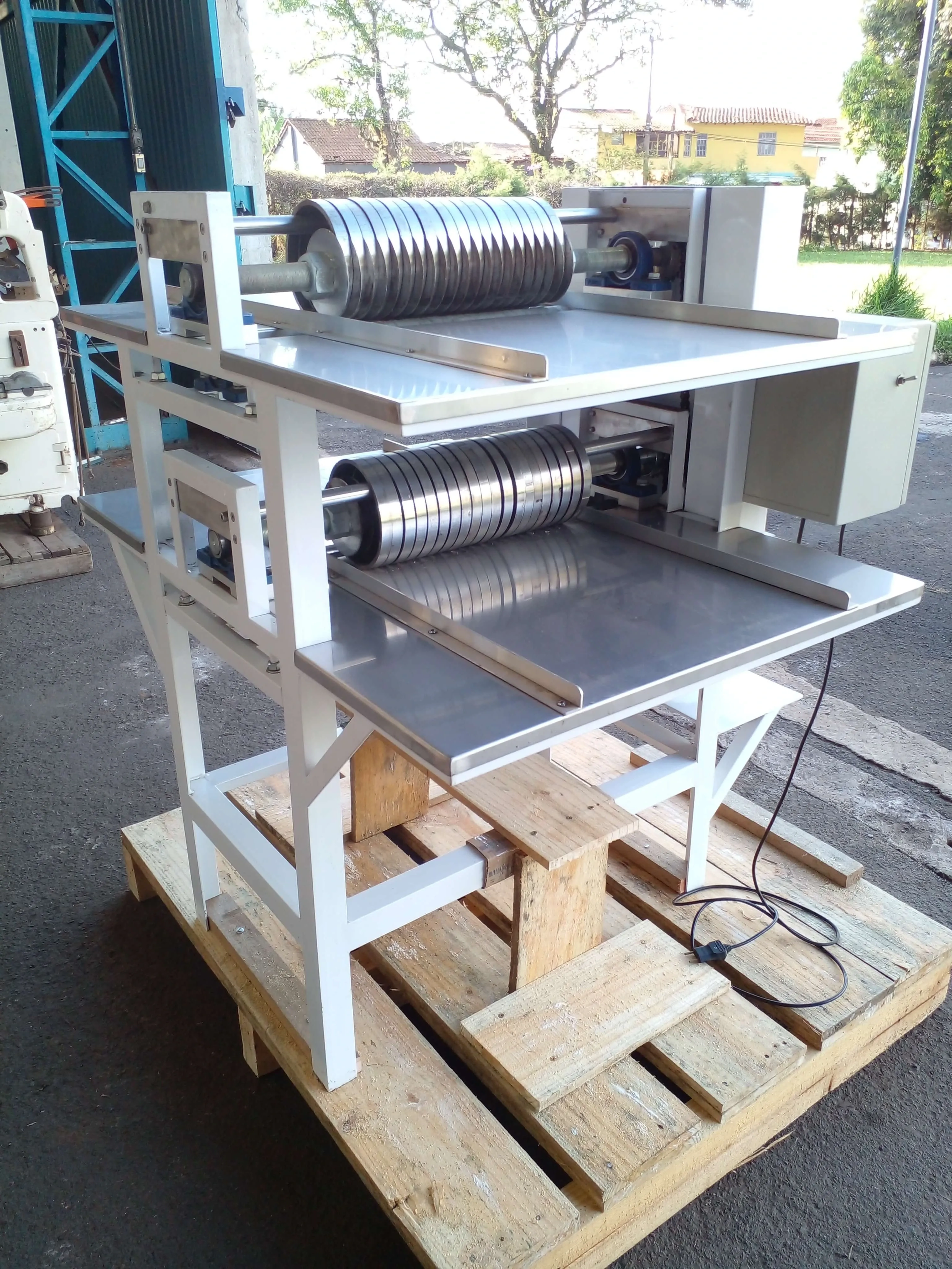 mesa-para-corte-de-doces-e-balas-marca-milpack