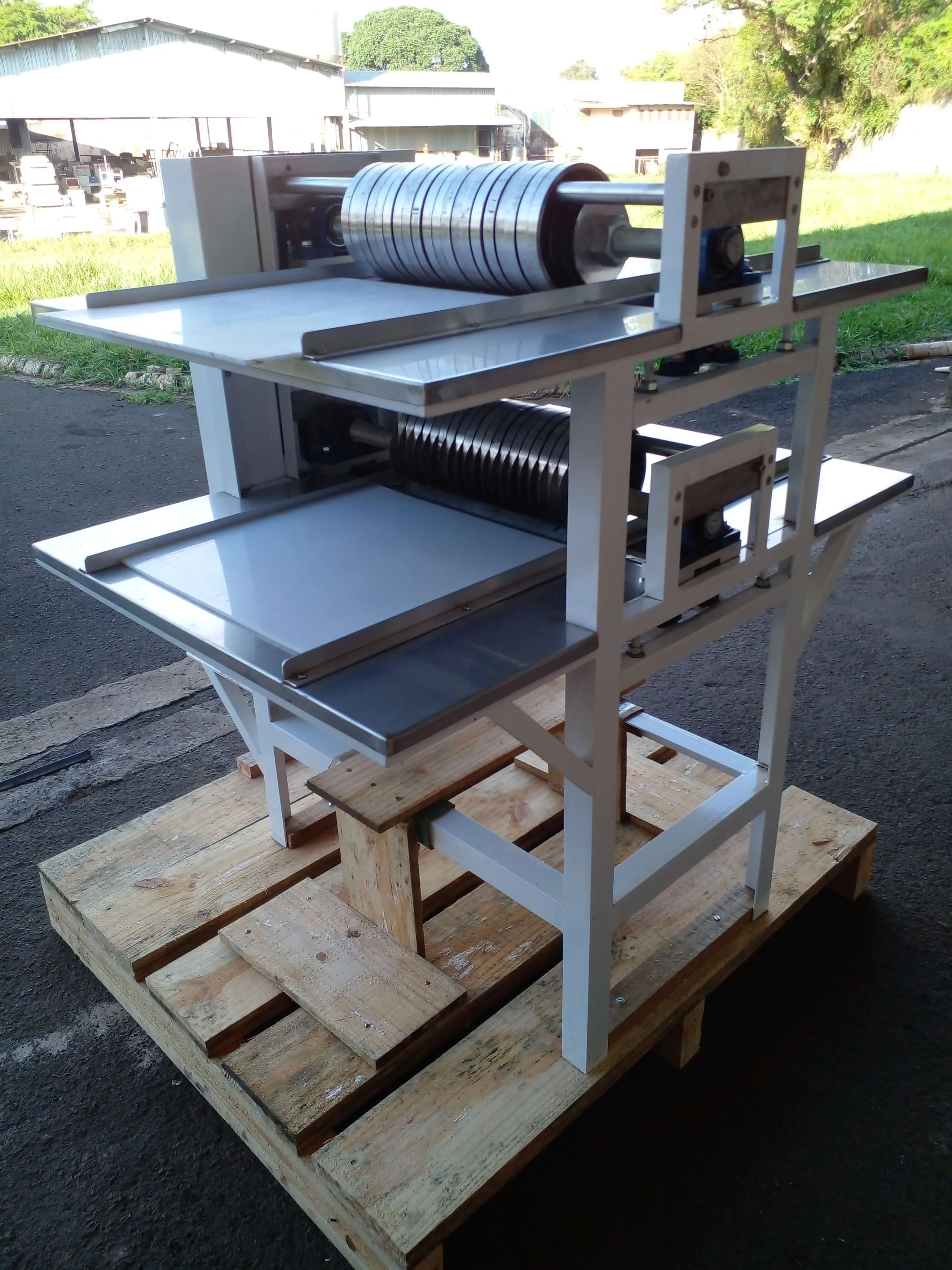 mesa-para-corte-de-doces-e-balas-marca-milpack