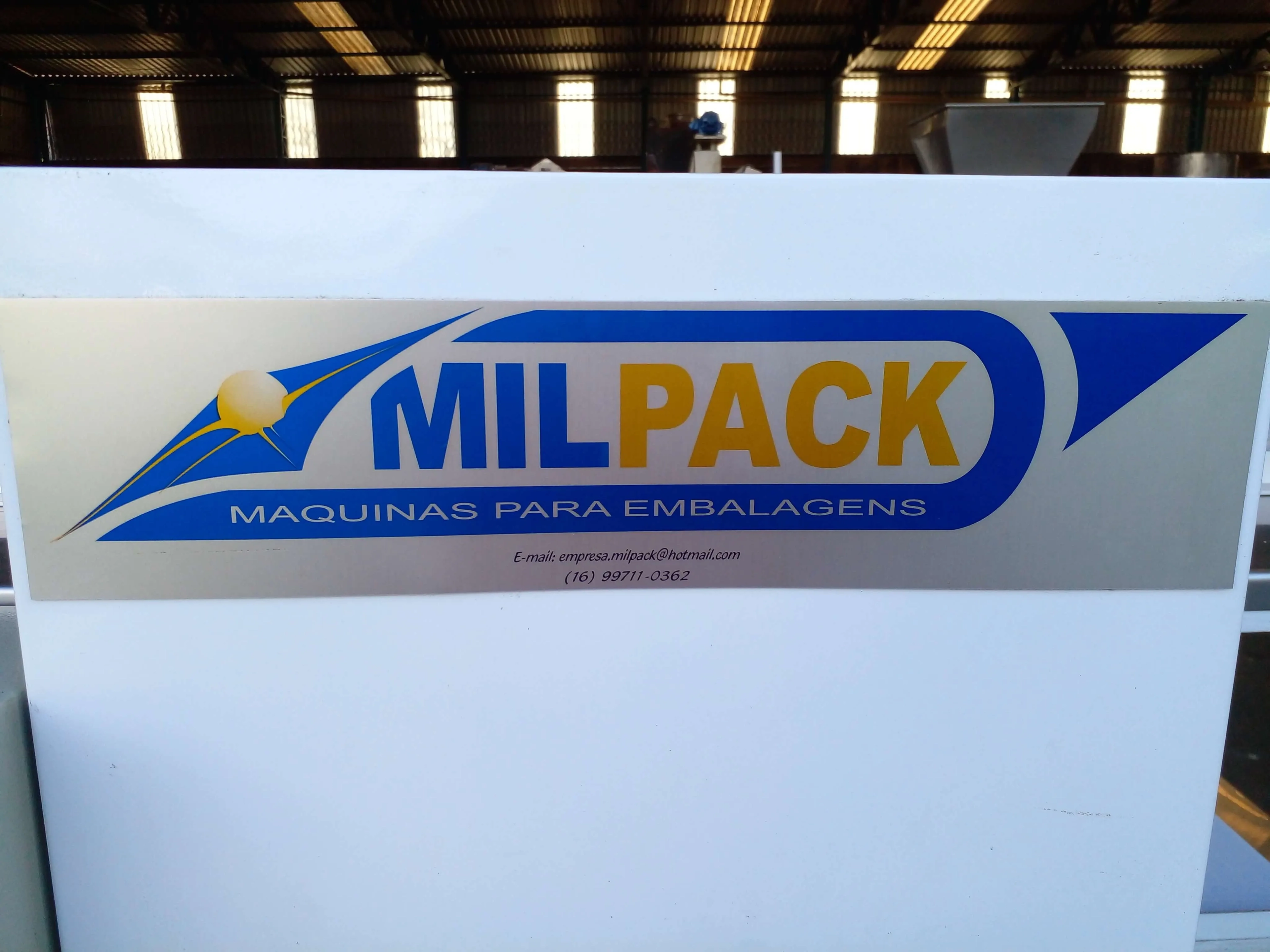 mesa-para-corte-de-doces-e-balas-marca-milpack