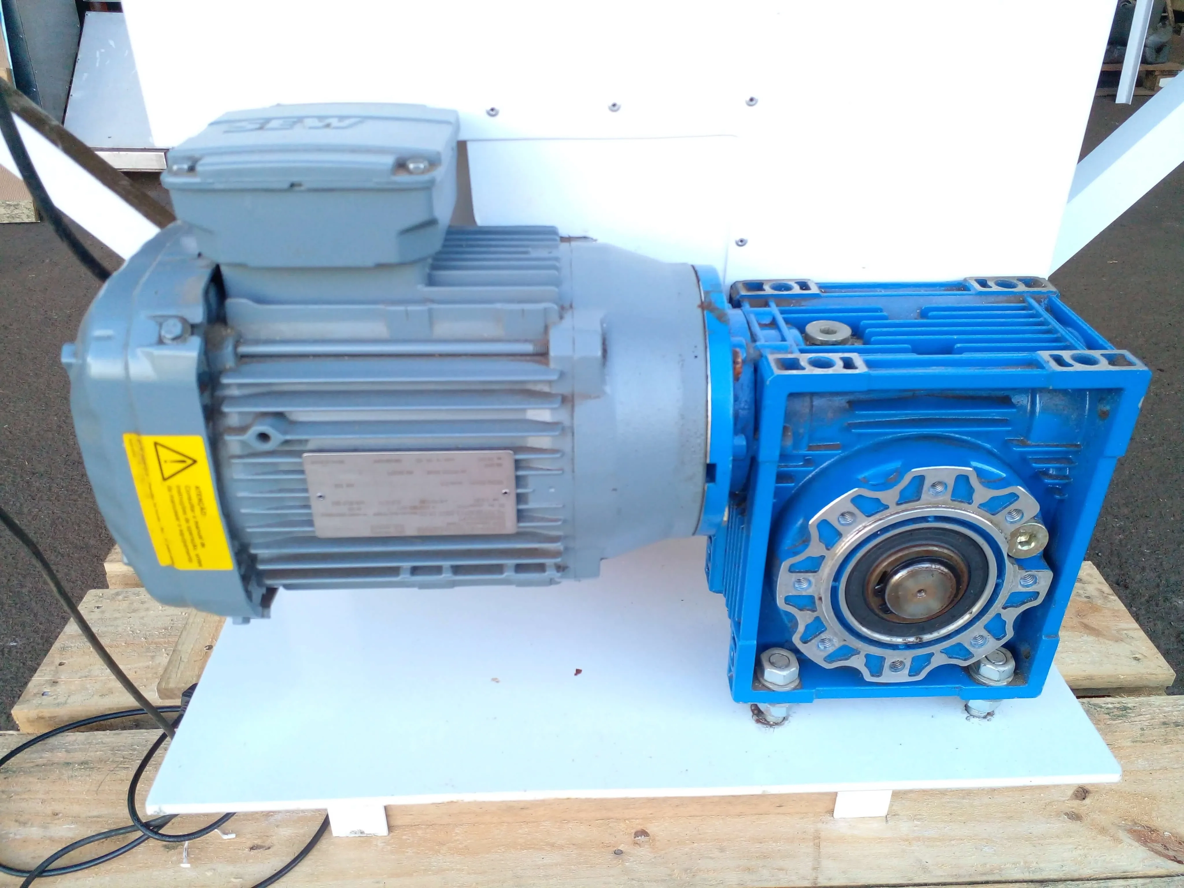 mesa-para-corte-de-doces-e-balas-marca-milpack