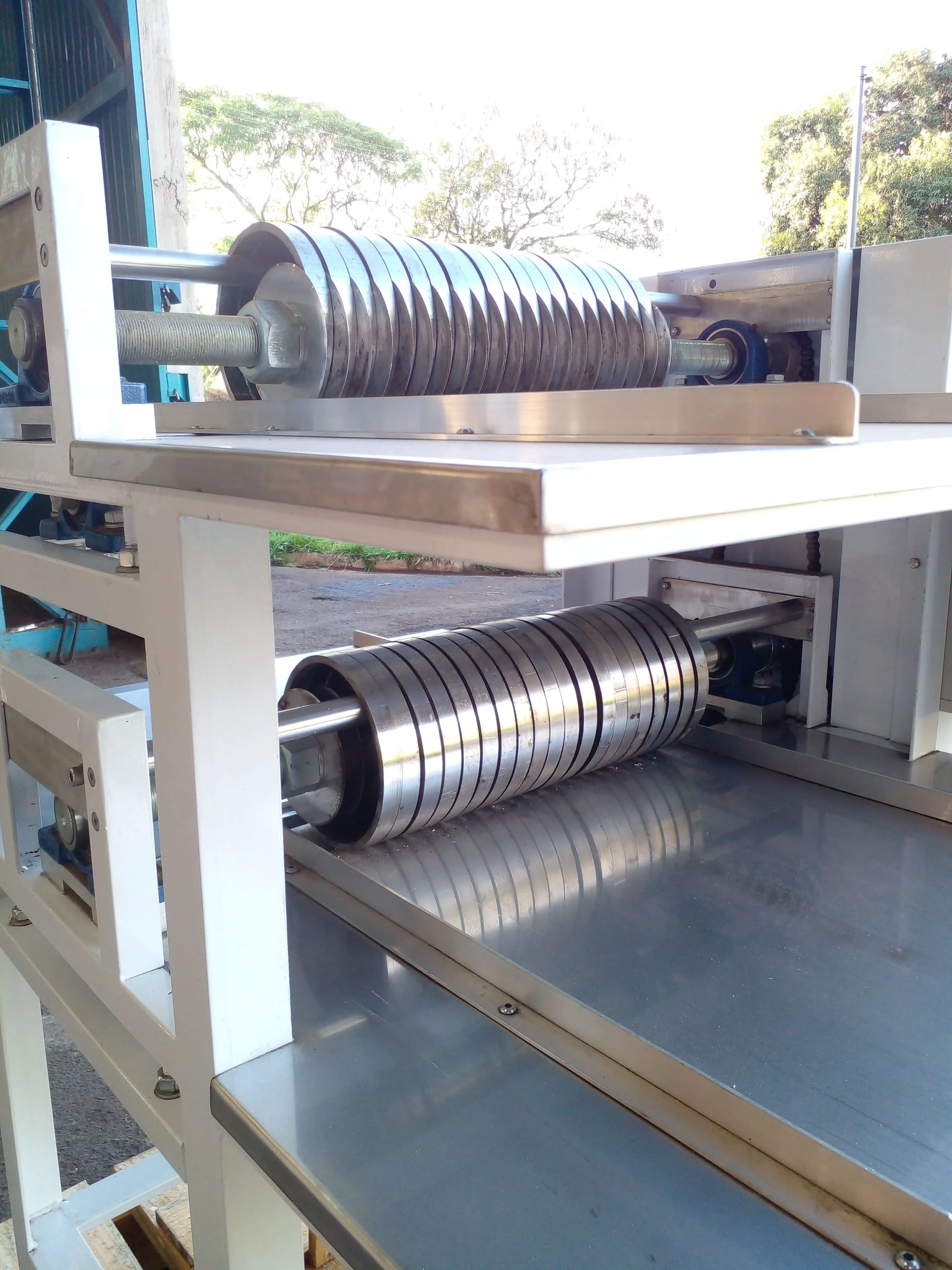 mesa-para-corte-de-doces-e-balas-marca-milpack