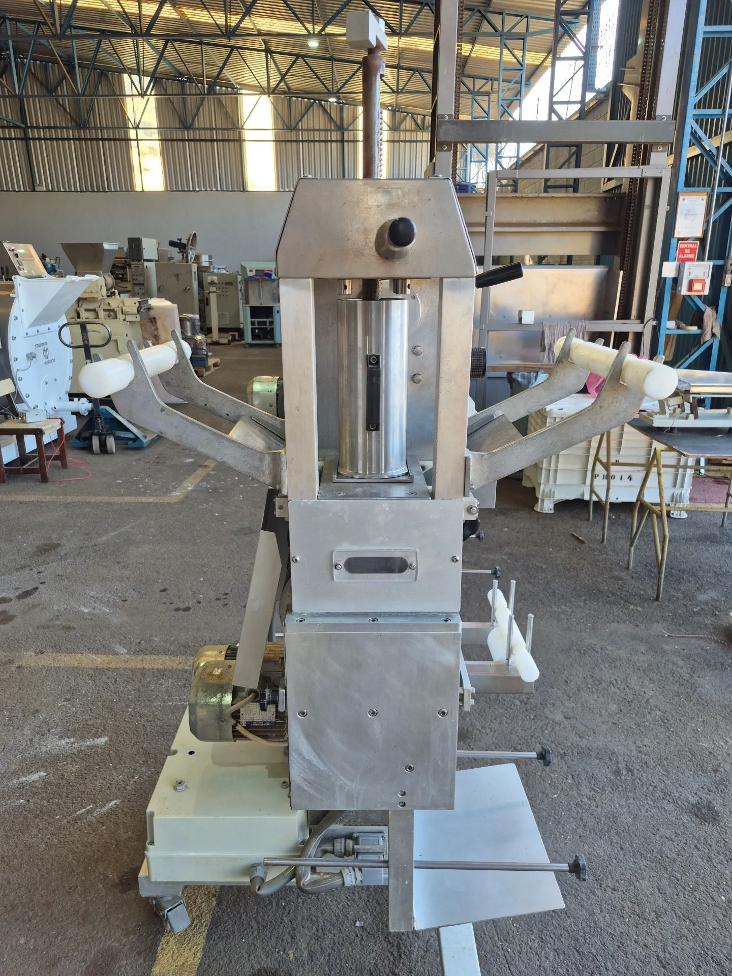 produtora-de-massas-marca-officina-dea