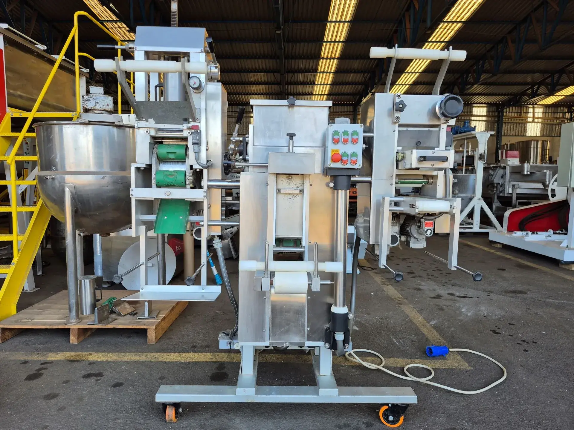 produtora-de-massas-marca-officina-dea