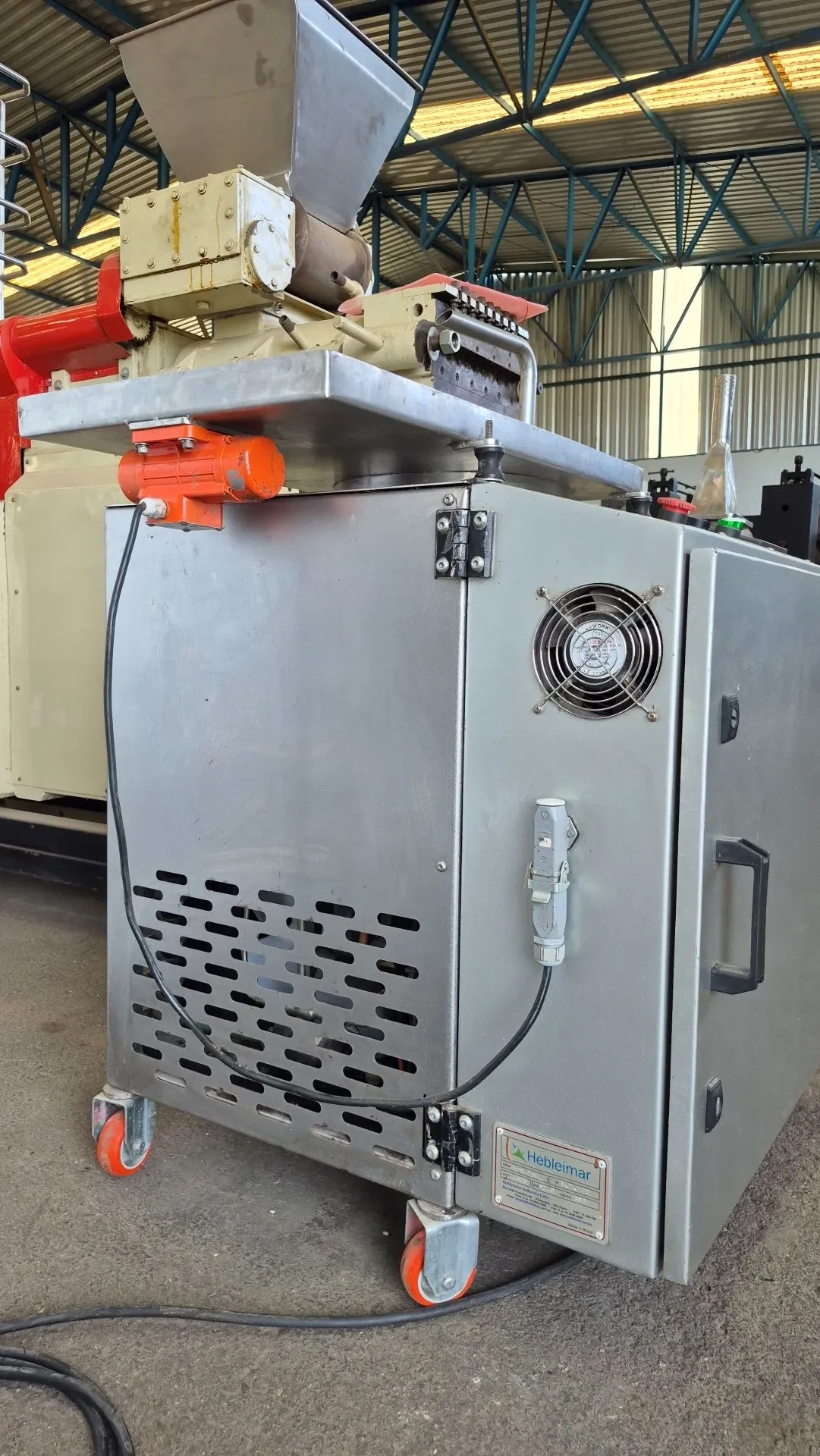 temperadeira-chocolate-com-mesa-vibrat