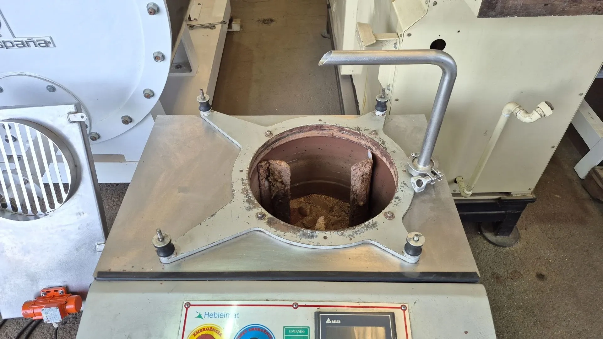 temperadeira-chocolate-com-mesa-vibrat