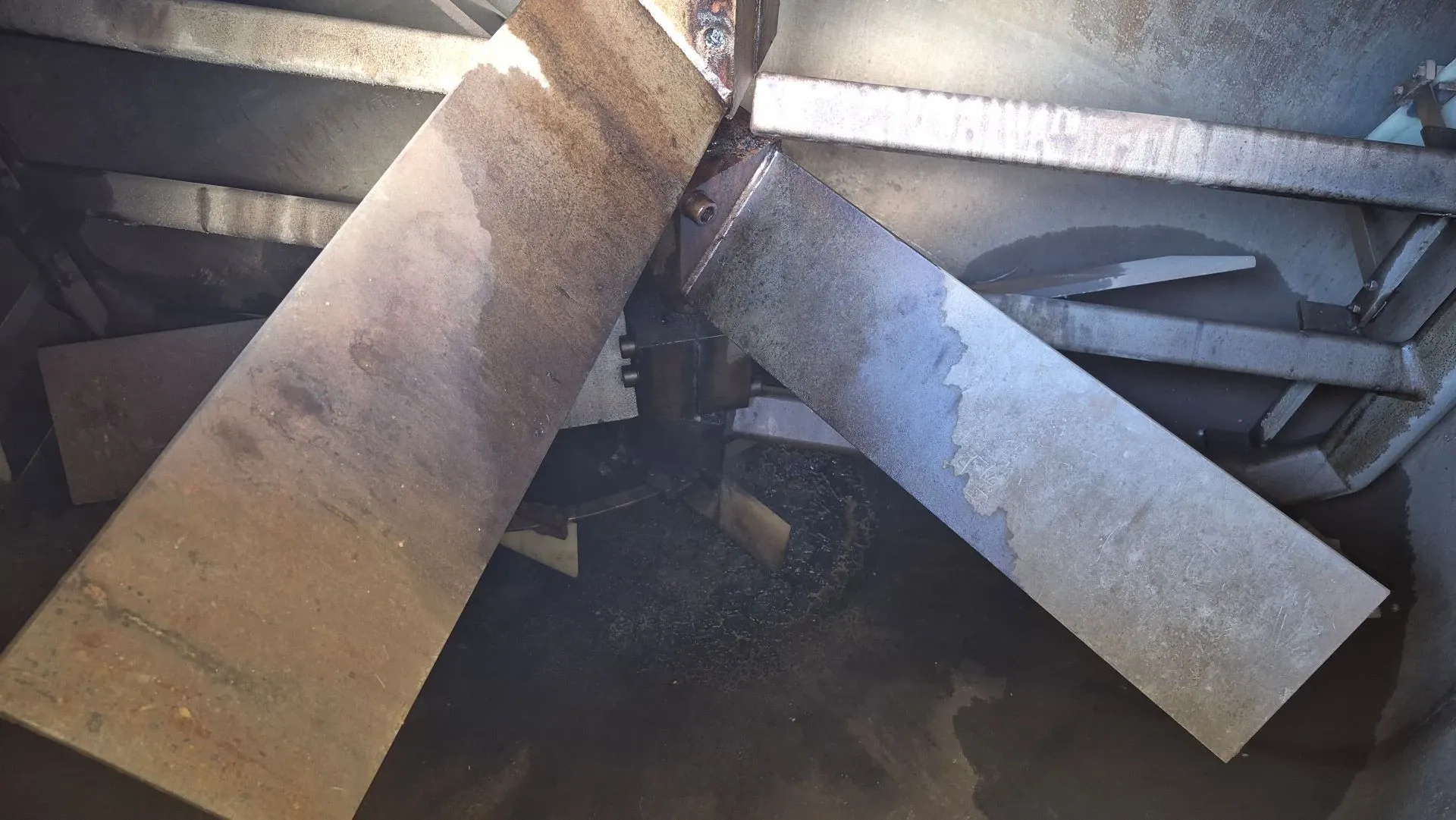 tanque-em-aco-carbono-encamisado-com-revestimento-externo-em-aco-inox