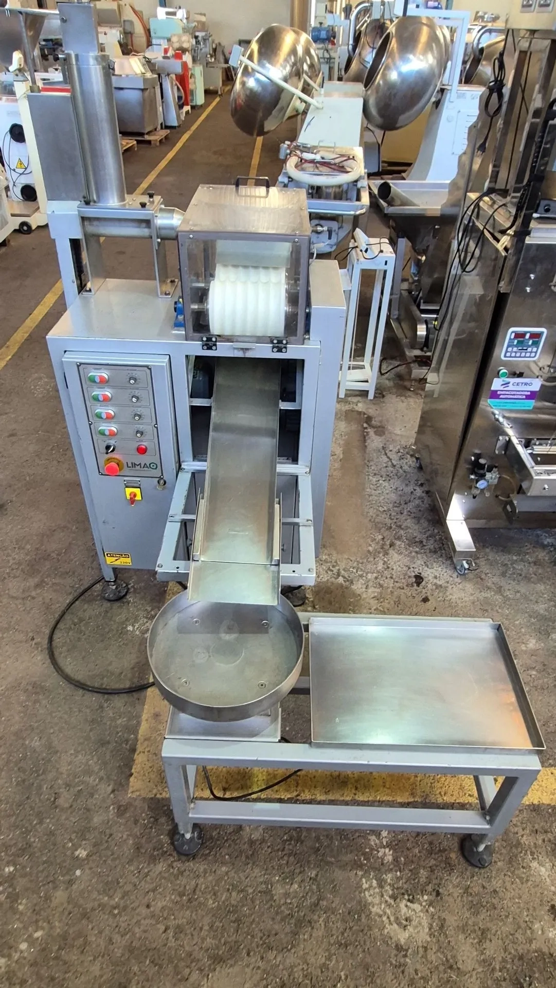 boleadora-modeladora-de-massas-e-doces-macicos-marca-limaq