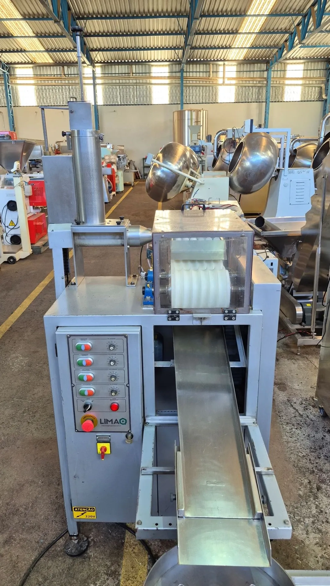 boleadora-modeladora-de-massas-e-doces-macicos-marca-limaq